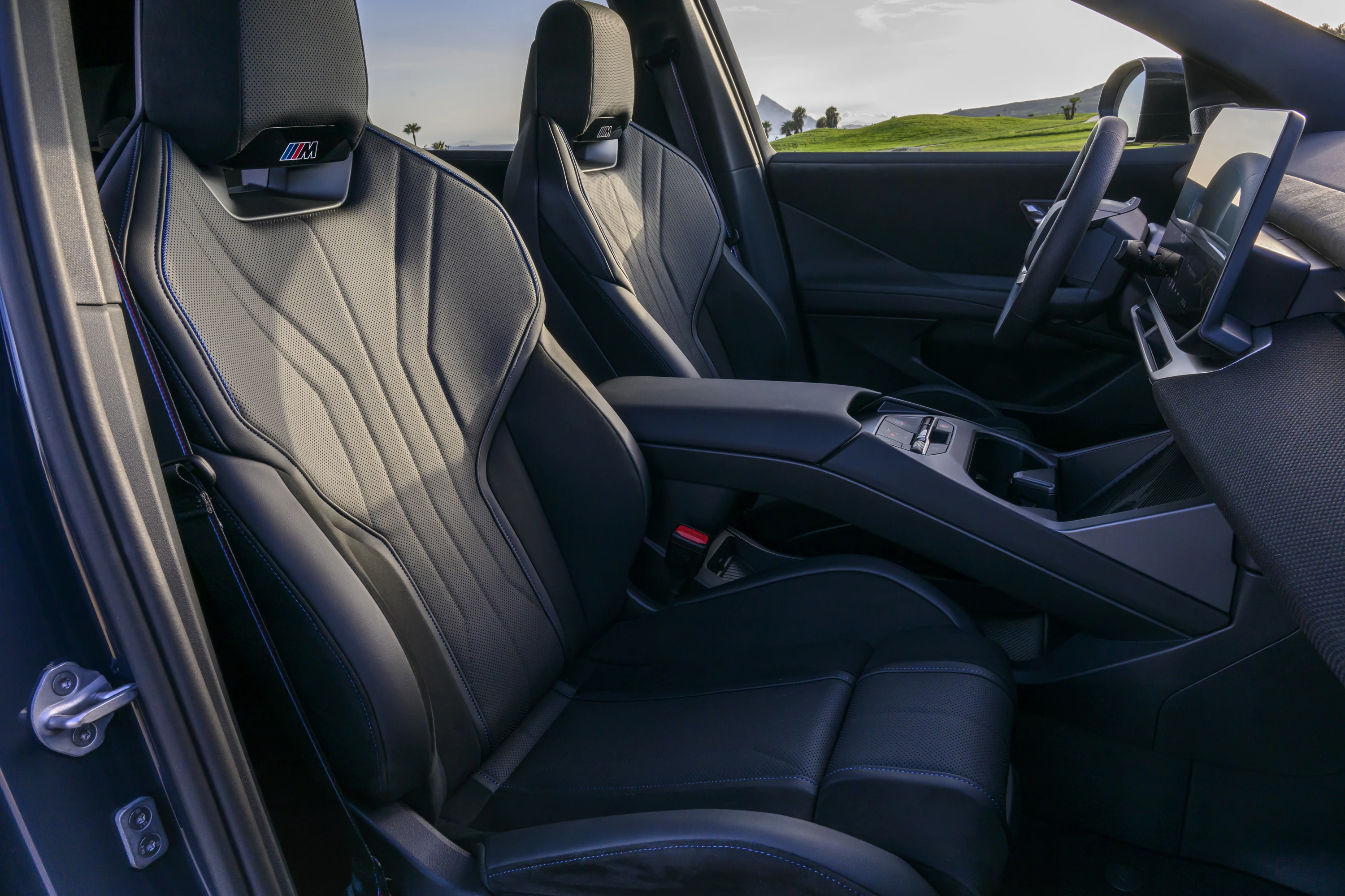 BMW iX3 40 frontseats view
