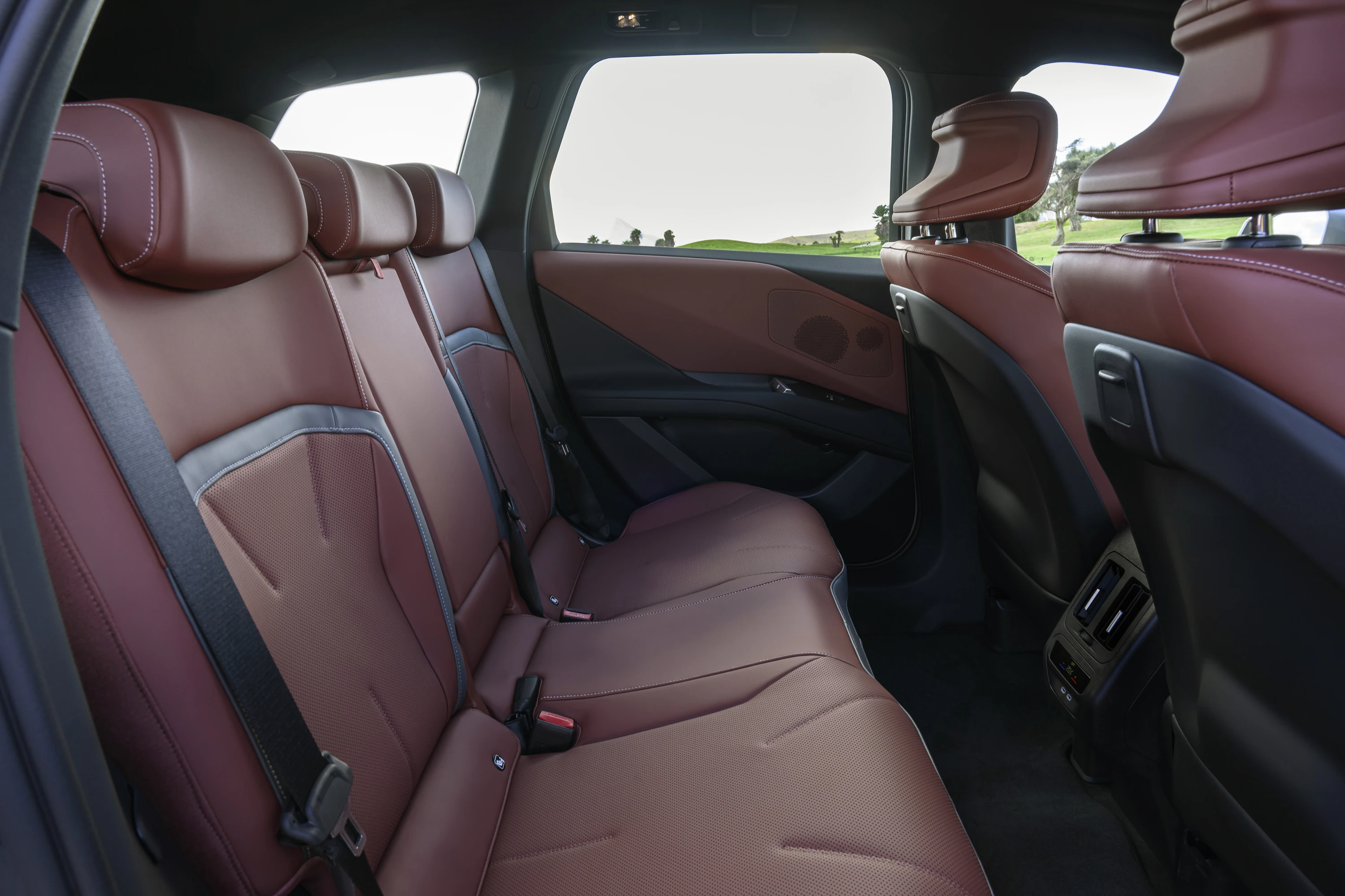 BMW iX3 40 secondrowseats view