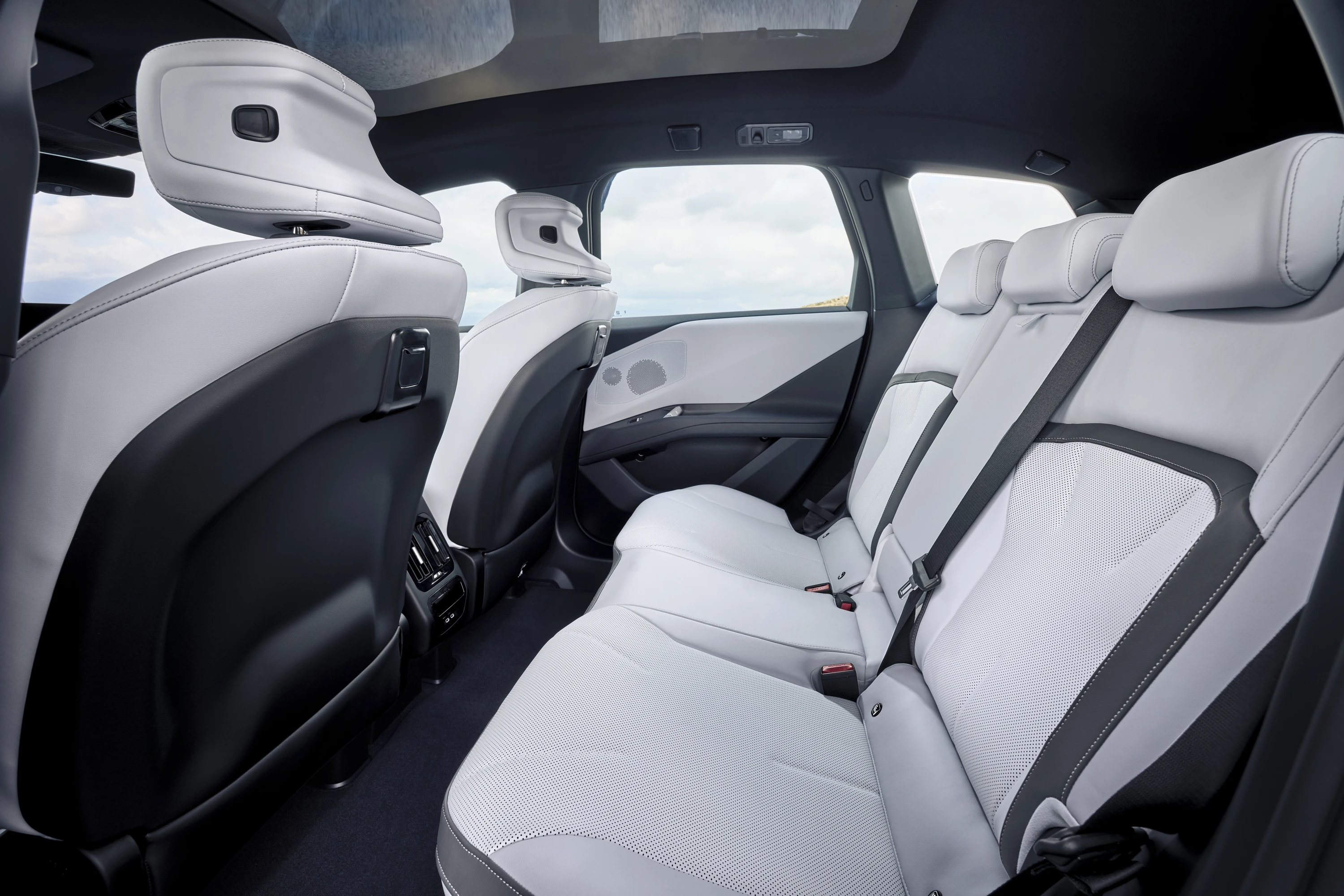 BMW iX3 40 secondrowseats view