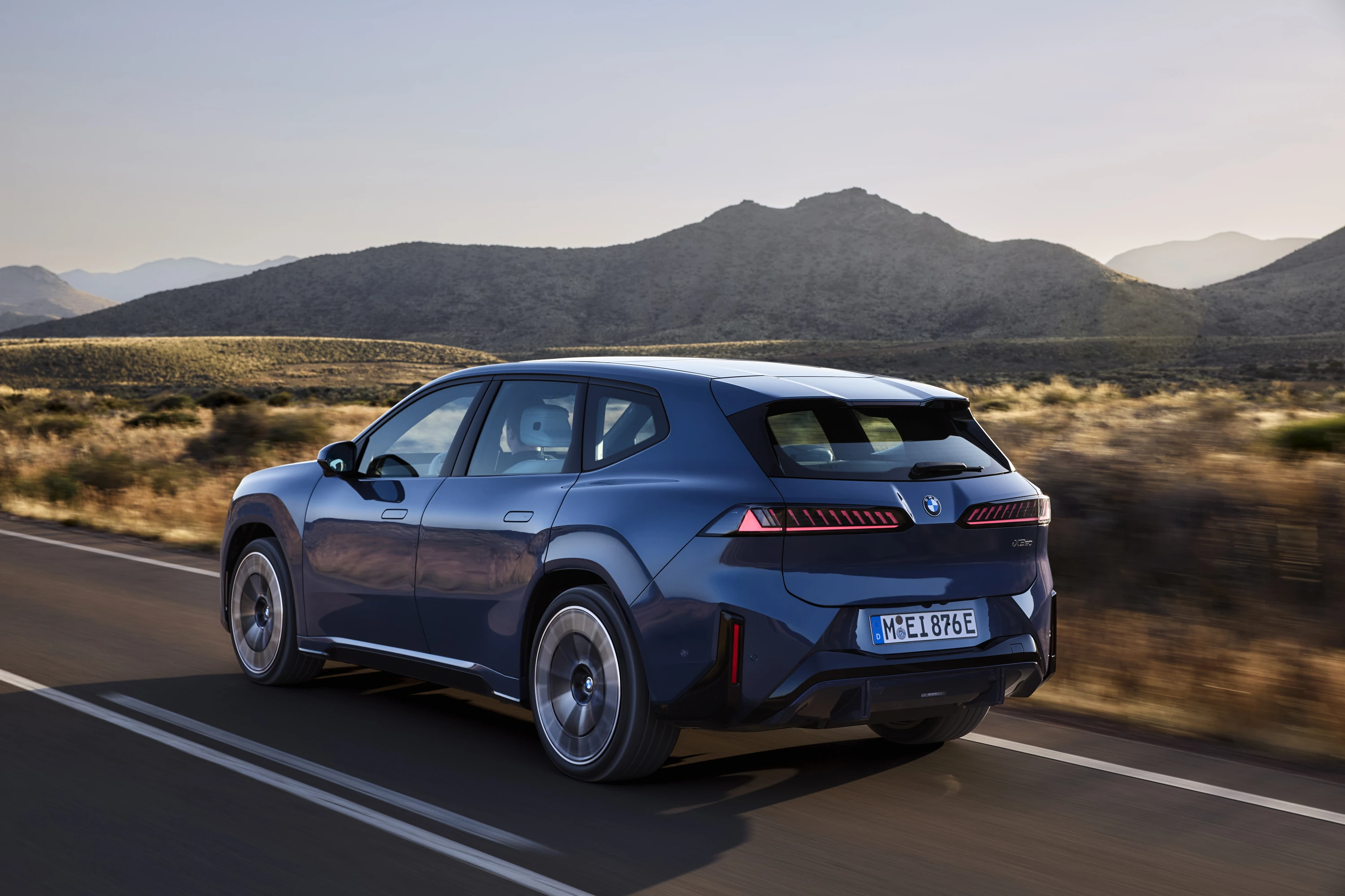 BMW iX3 40 dynamic view