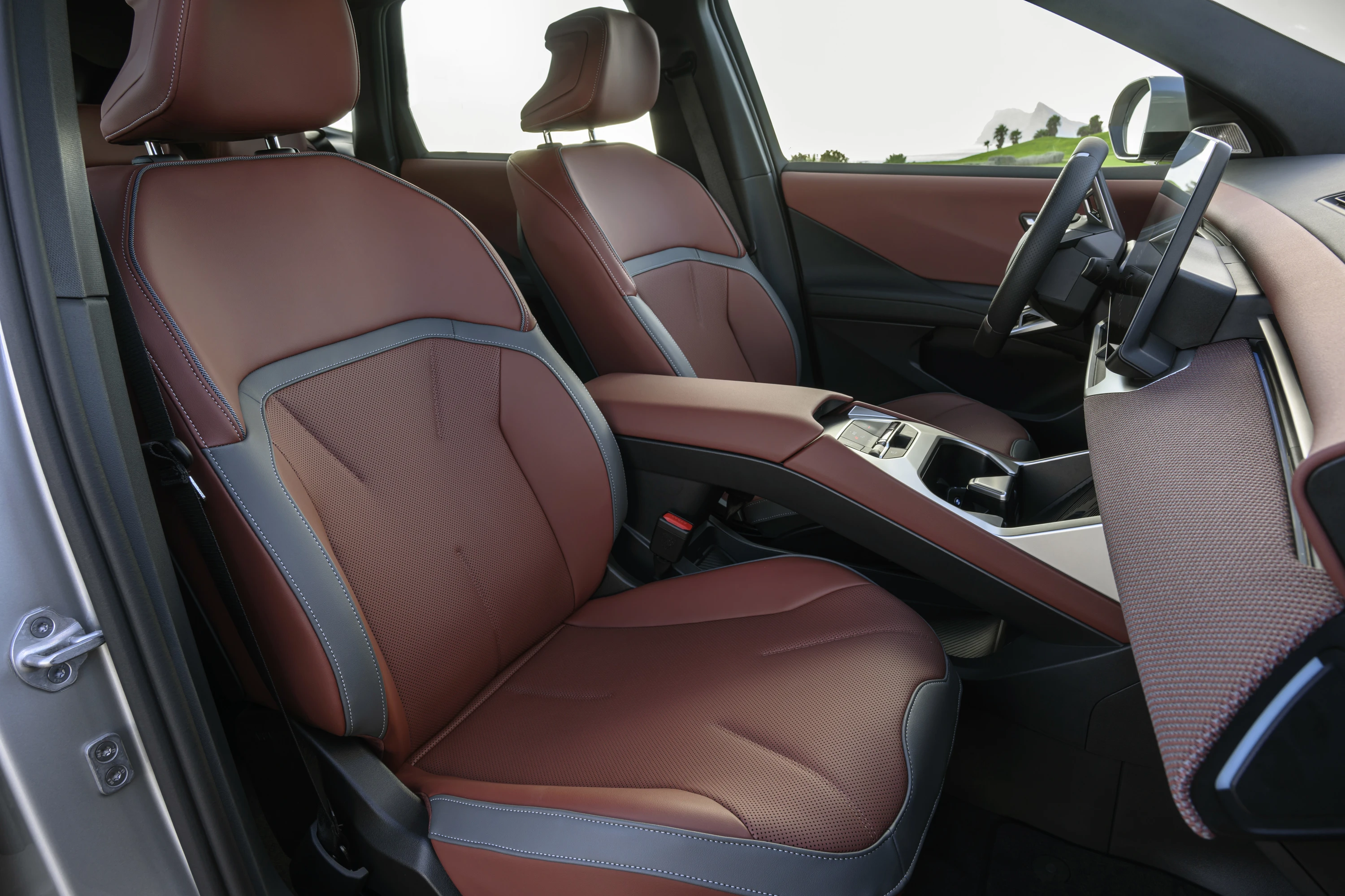 BMW iX3 40 frontseats view