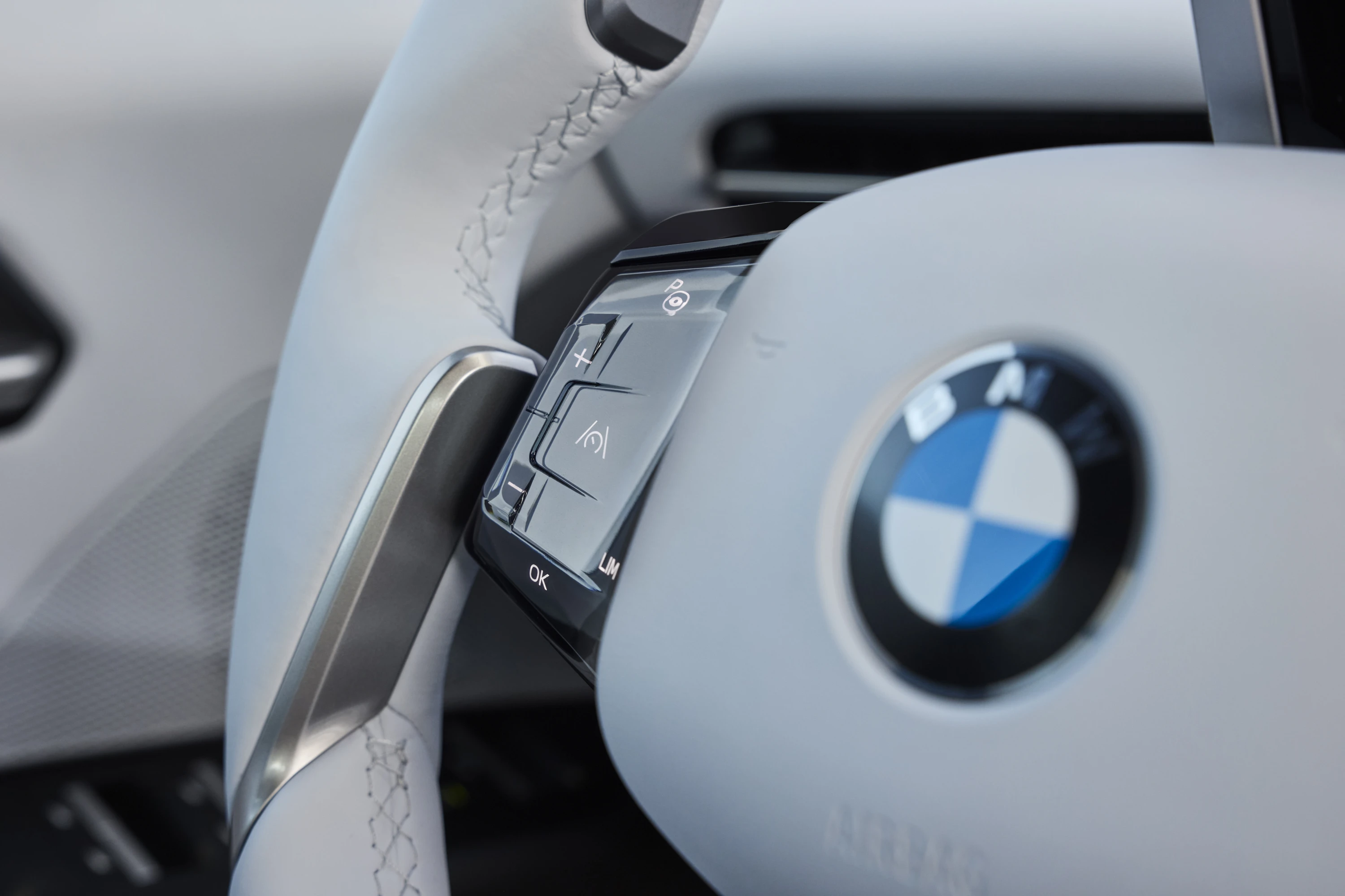 BMW iX3 40 details view