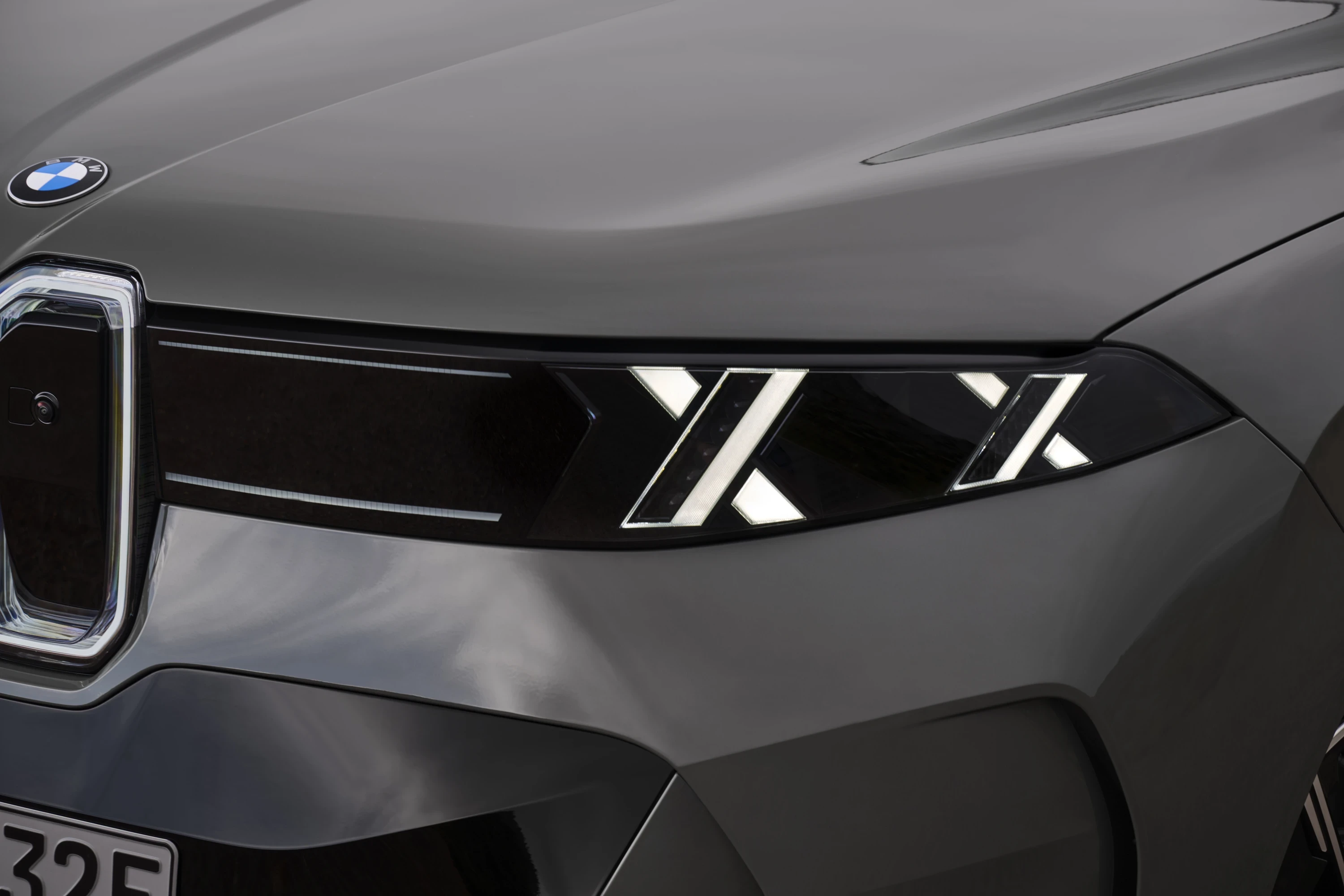 BMW iX5 60 xDrive headlights view