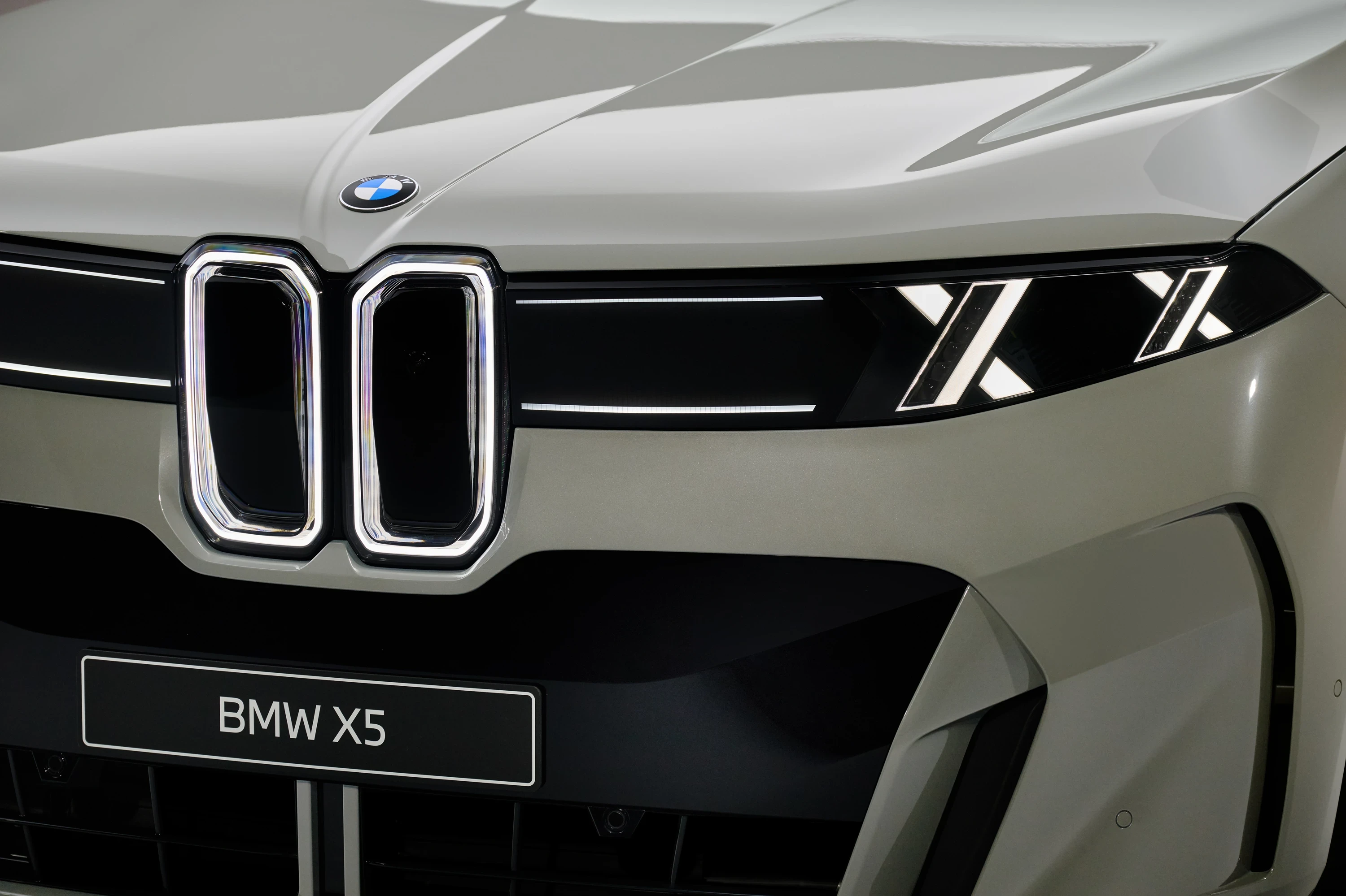 BMW iX5 60 xDrive headlights view