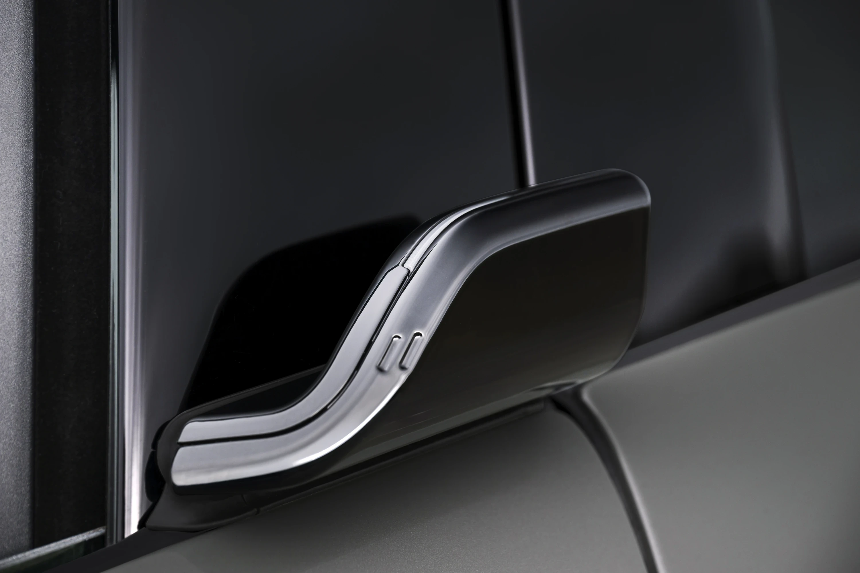 BMW iX5 60 xDrive doorhandle view