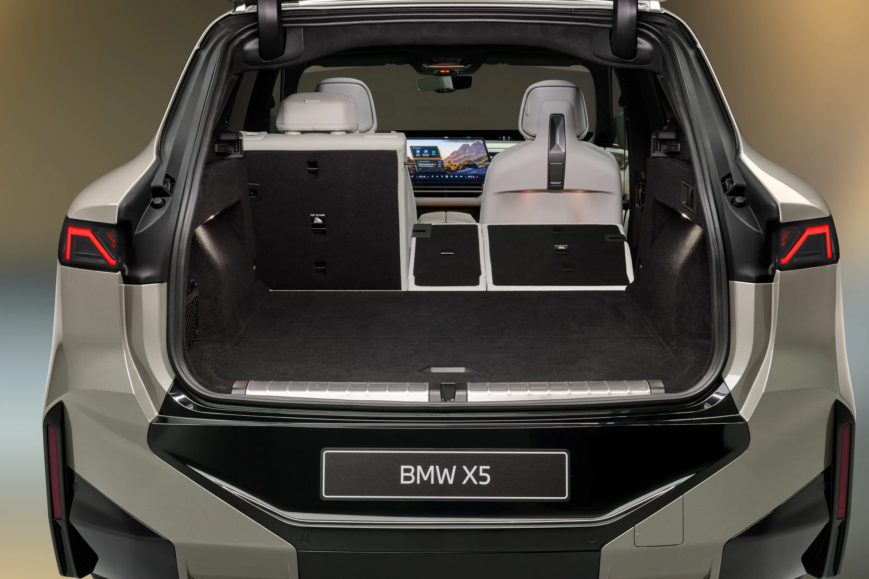 BMW iX5 60 xDrive trunk view