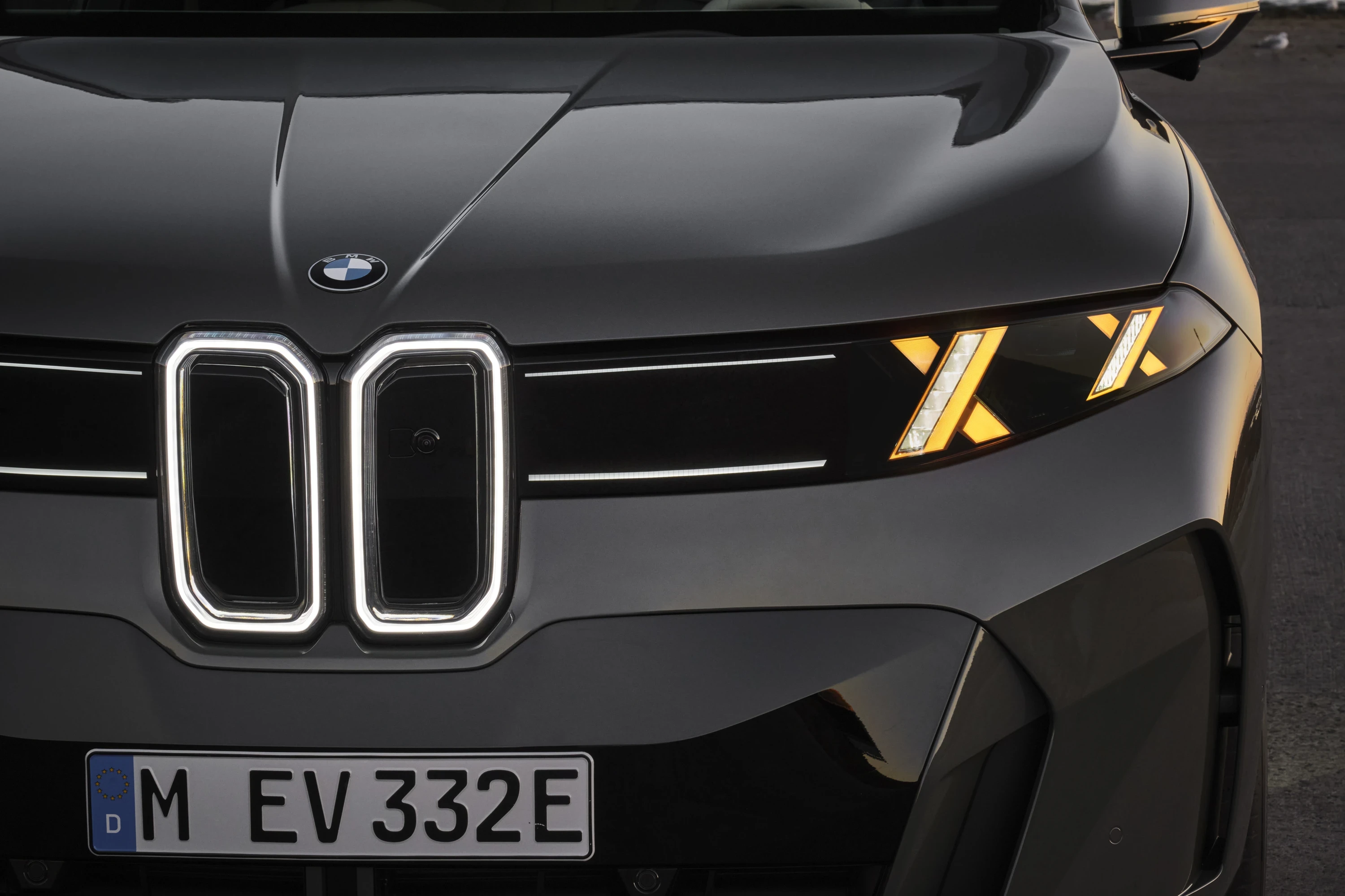 BMW iX5 60 xDrive headlights view