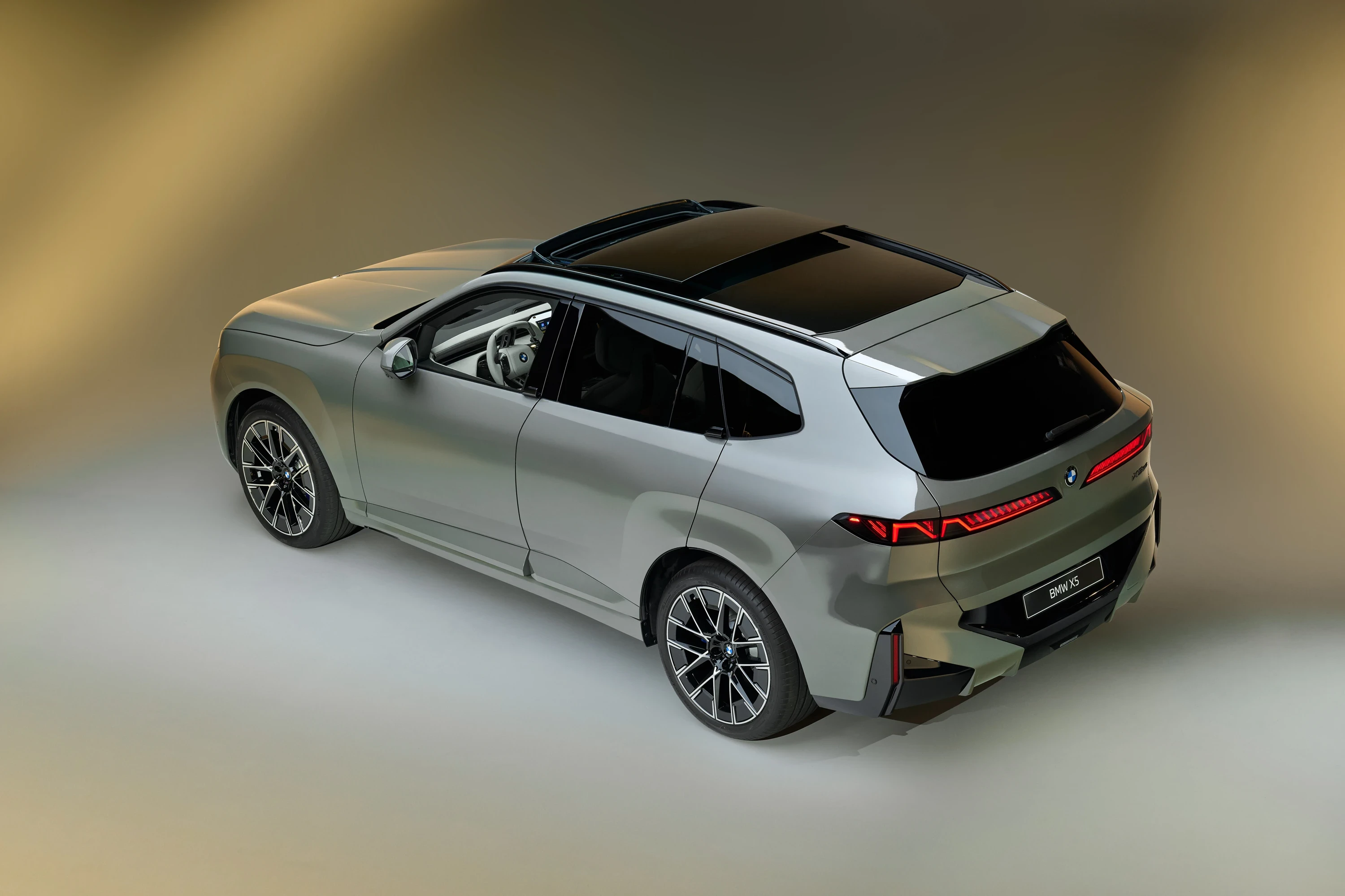 BMW iX5 60 xDrive exterior view