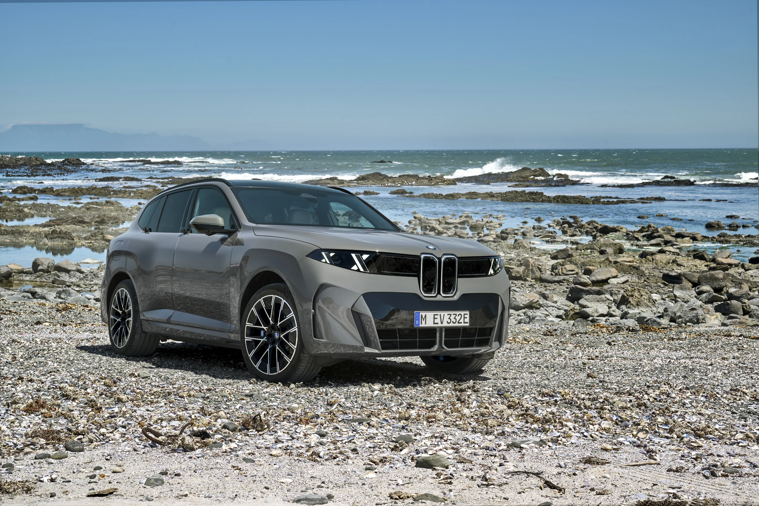 BMW iX5 60 xDrive exterior view