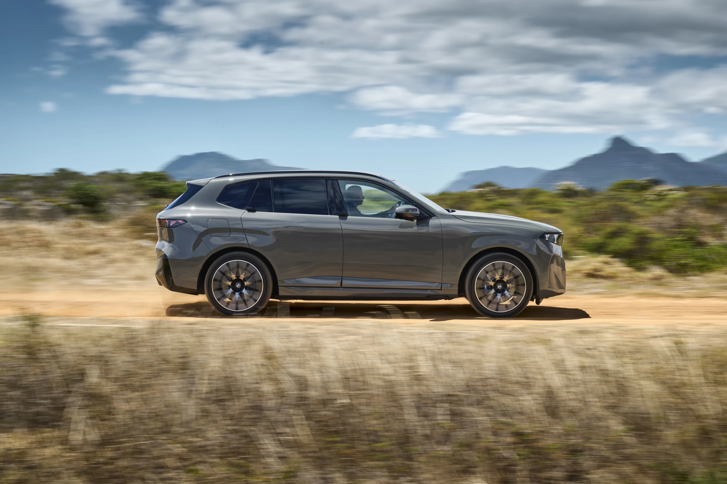 BMW iX5 60 xDrive exterior view