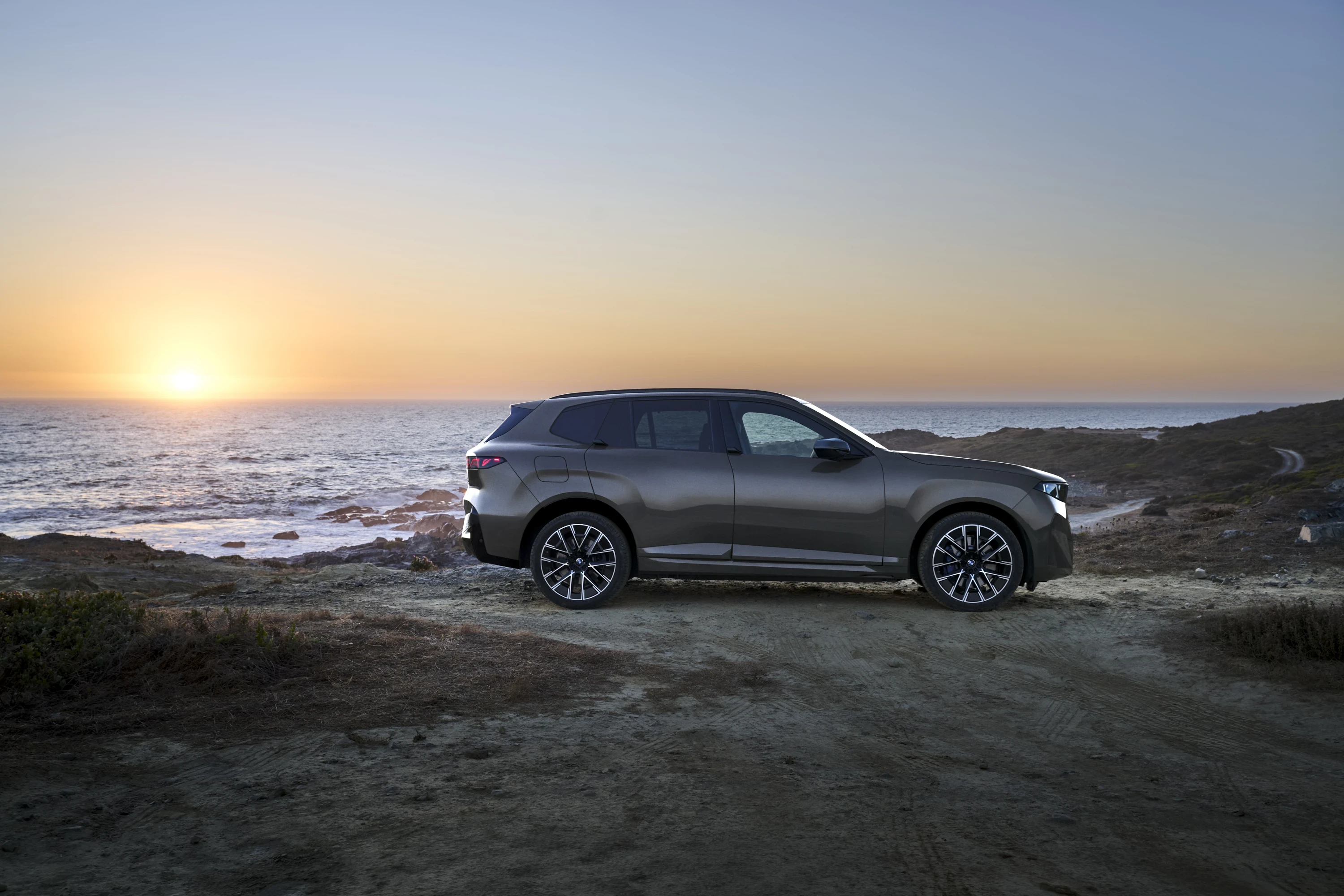 BMW iX5 60 xDrive exterior view