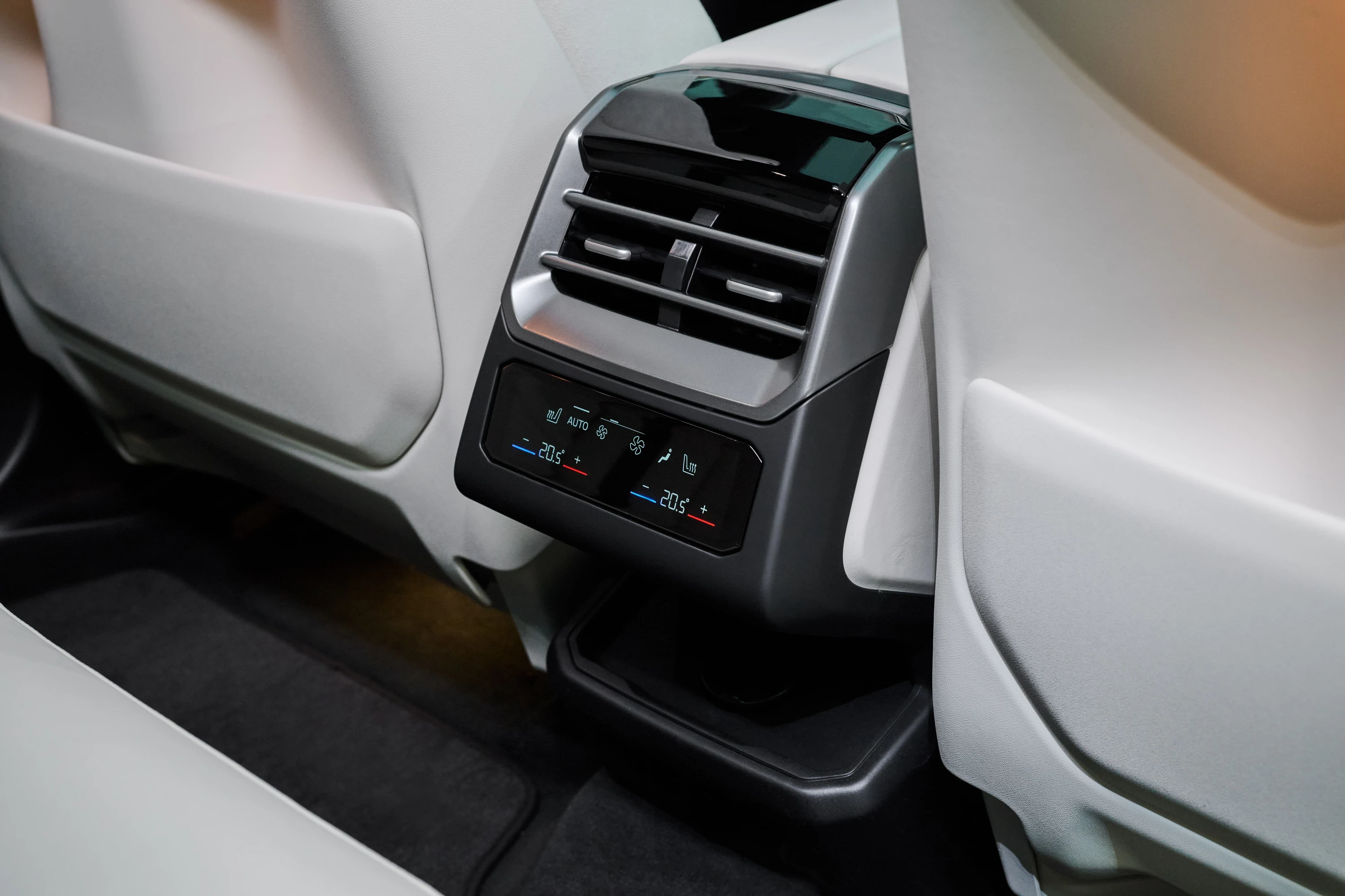 BMW iX5 60 xDrive details view