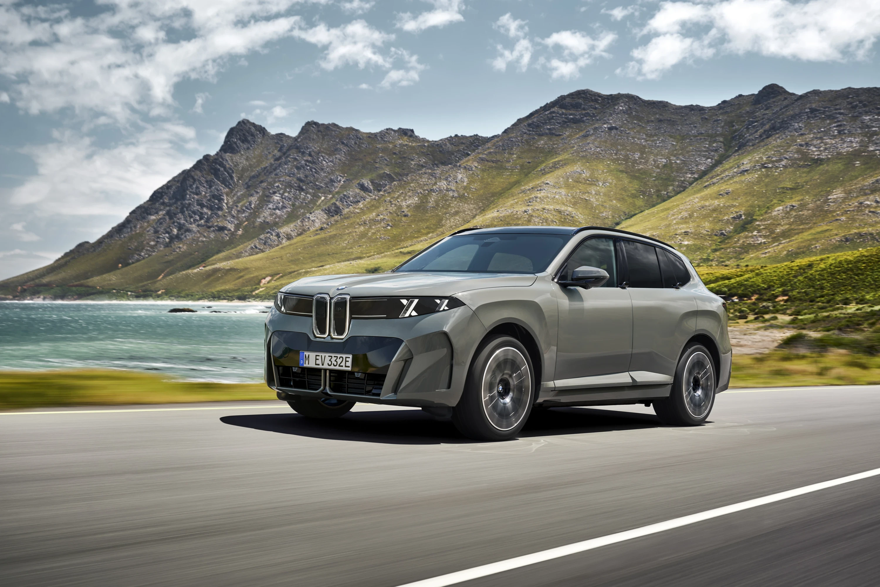 BMW iX5 60 xDrive exterior view