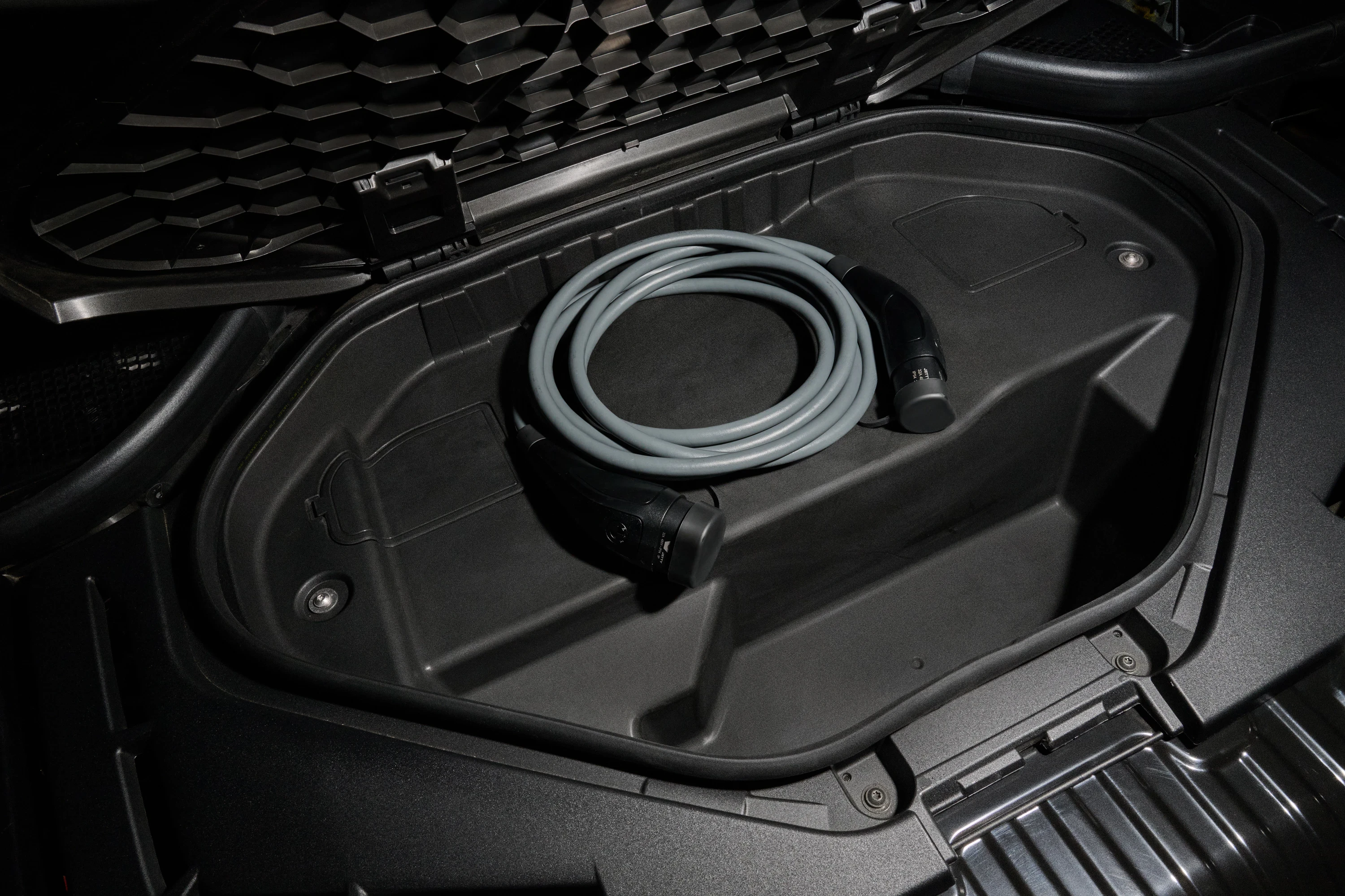 BMW iX5 60 xDrive frunk view