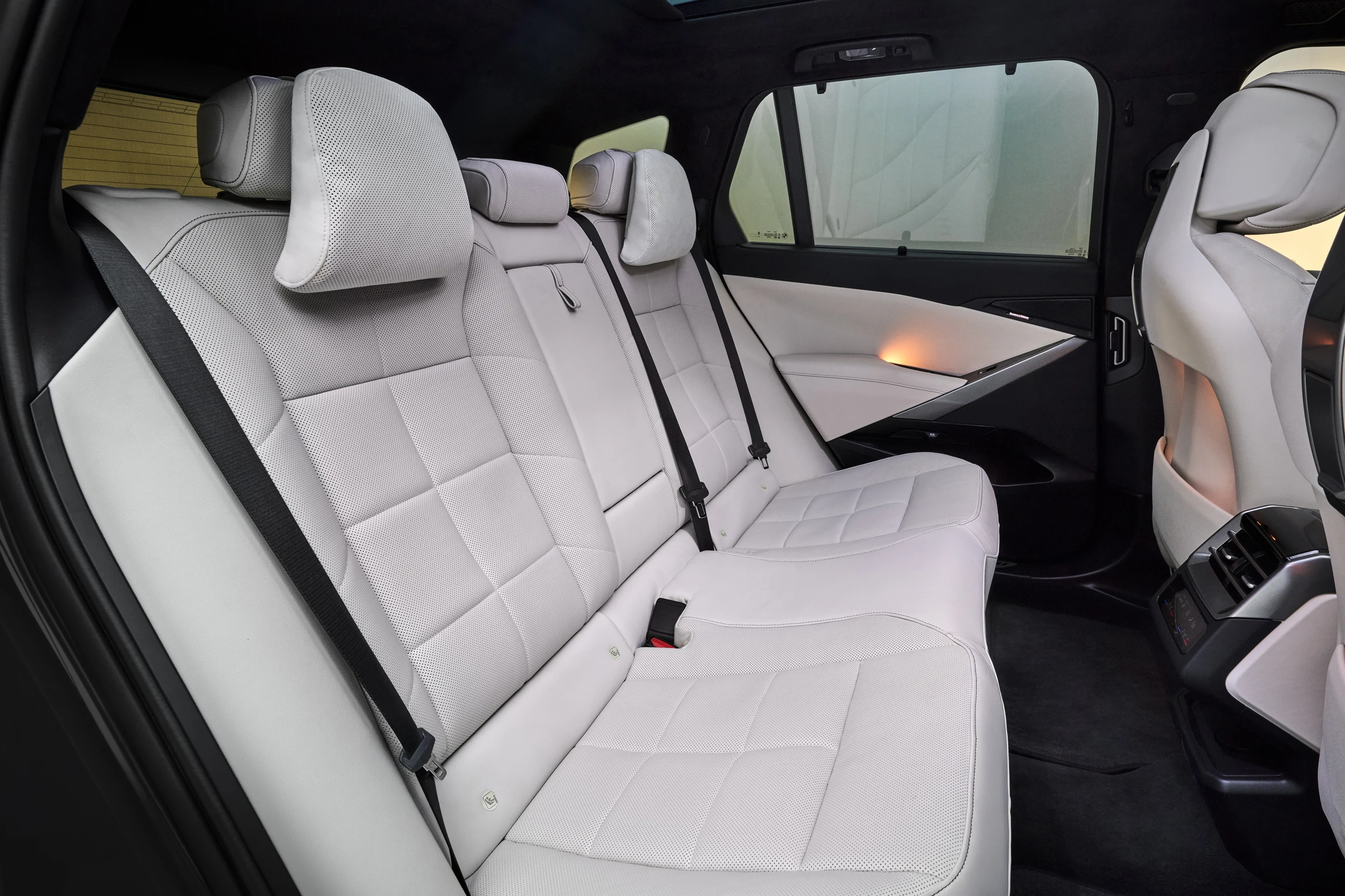 BMW iX5 60 xDrive secondrowseats view