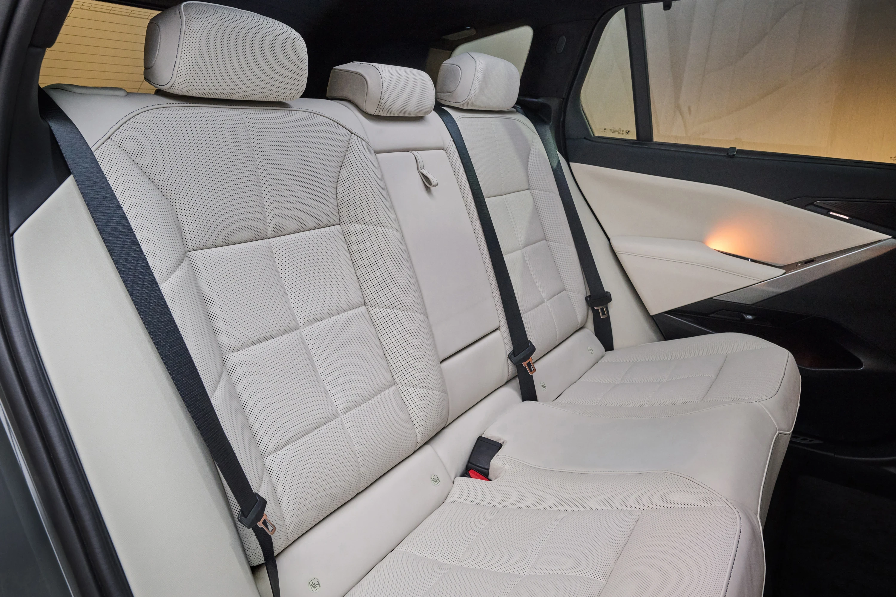 BMW iX5 60 xDrive secondrowseats view