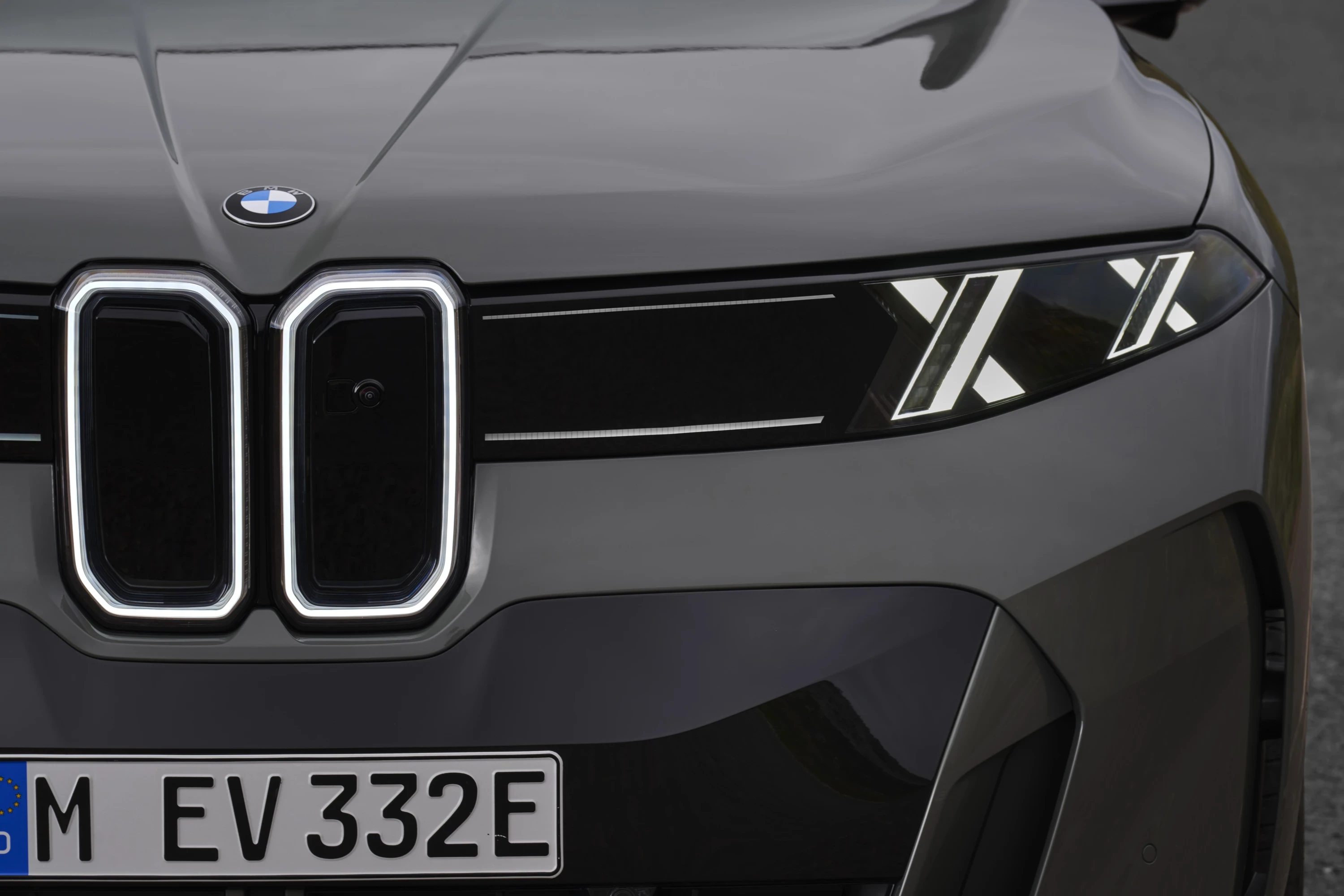 BMW iX5 60 xDrive headlights view