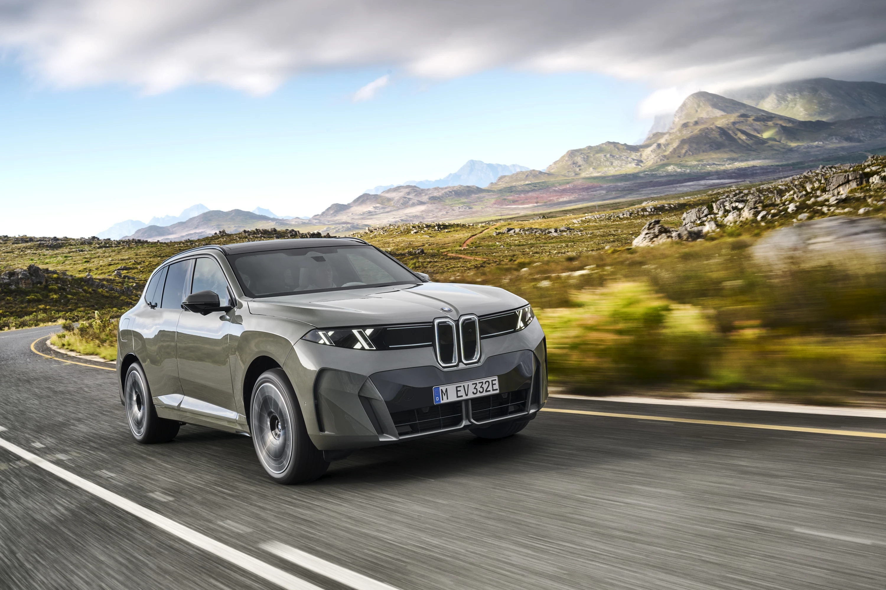 BMW iX5 60 xDrive exterior view