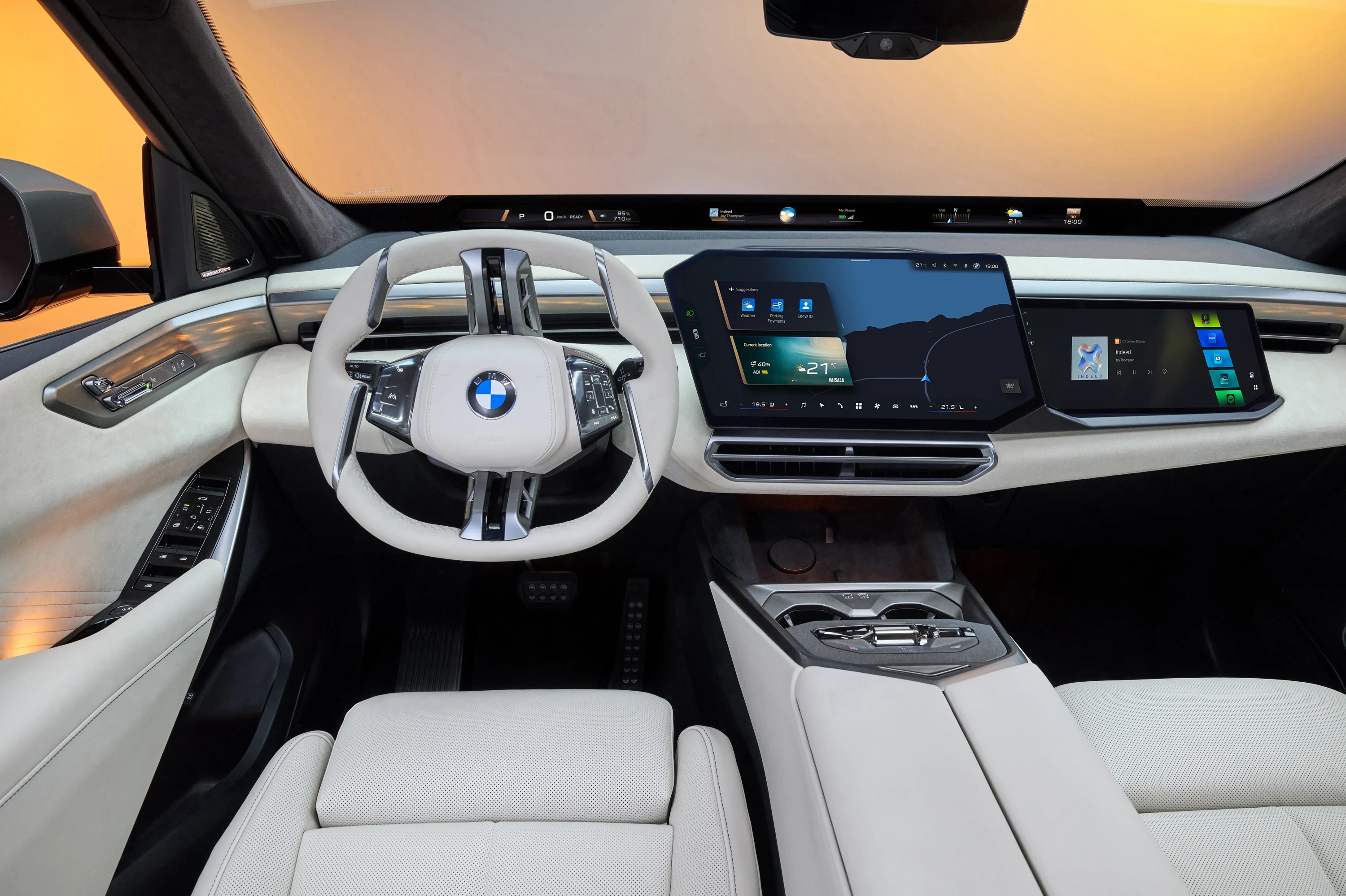 BMW iX5 60 xDrive screens view
