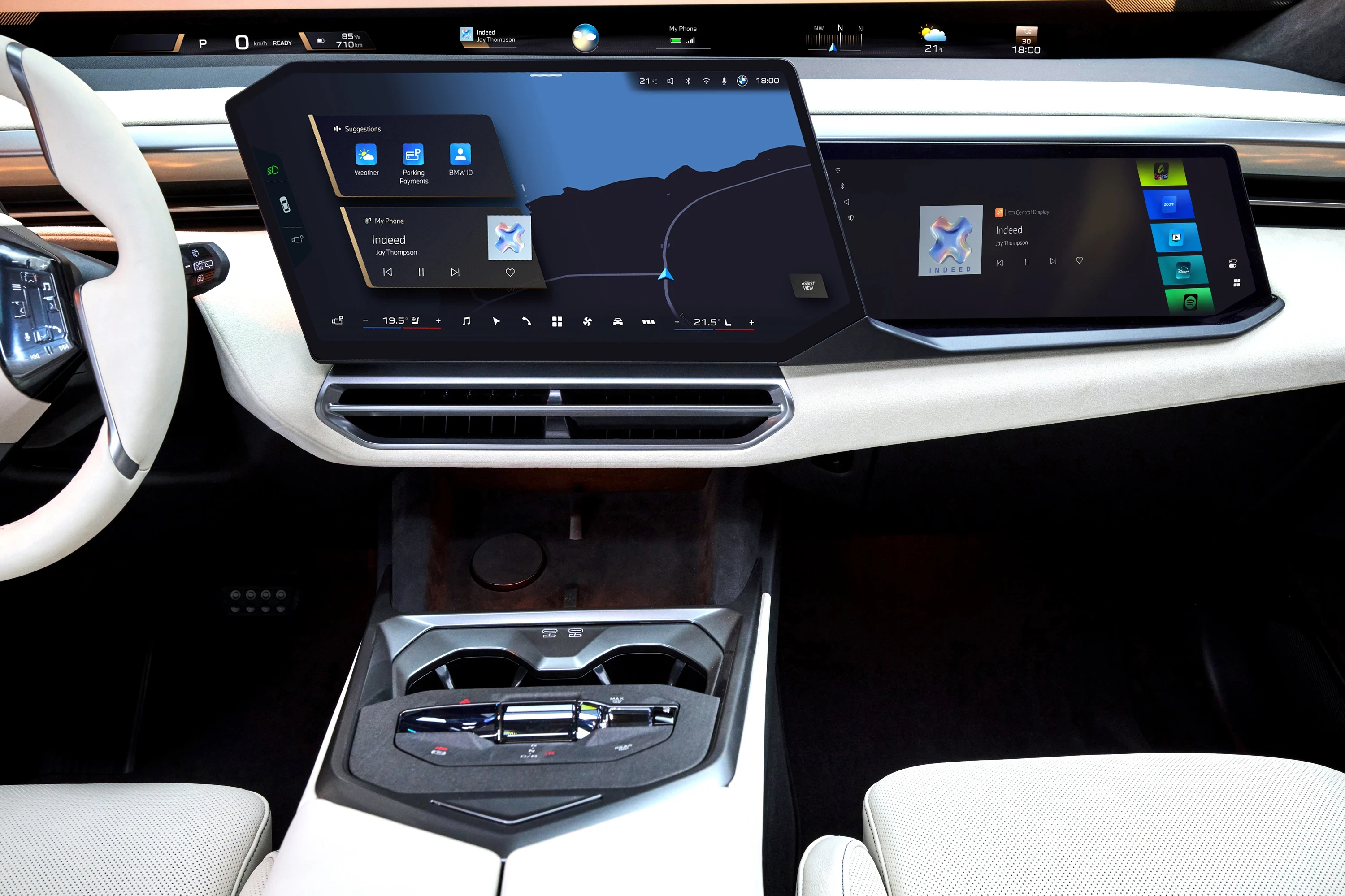 BMW iX5 60 xDrive screens view