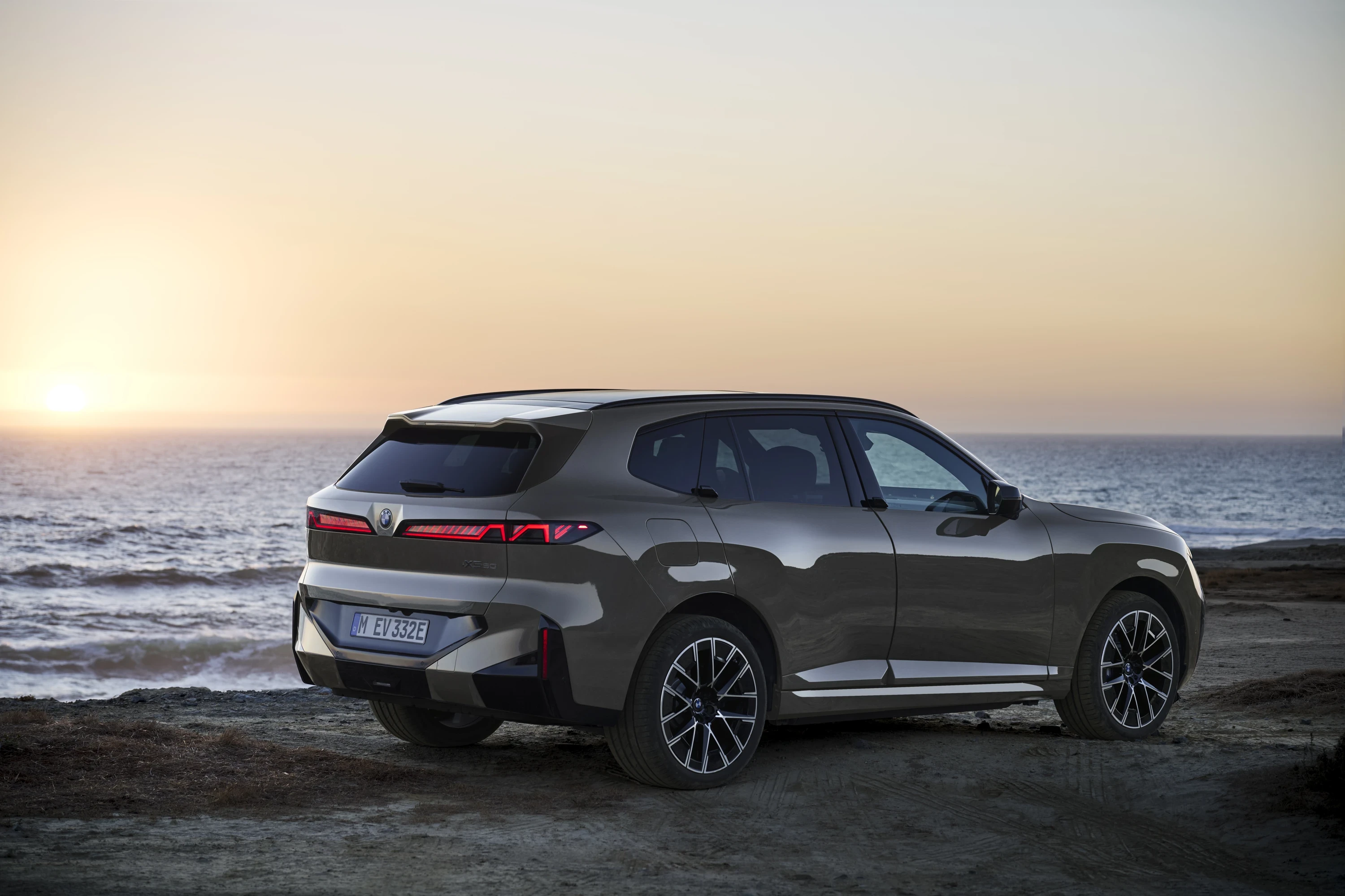 BMW iX5 60 xDrive exterior view