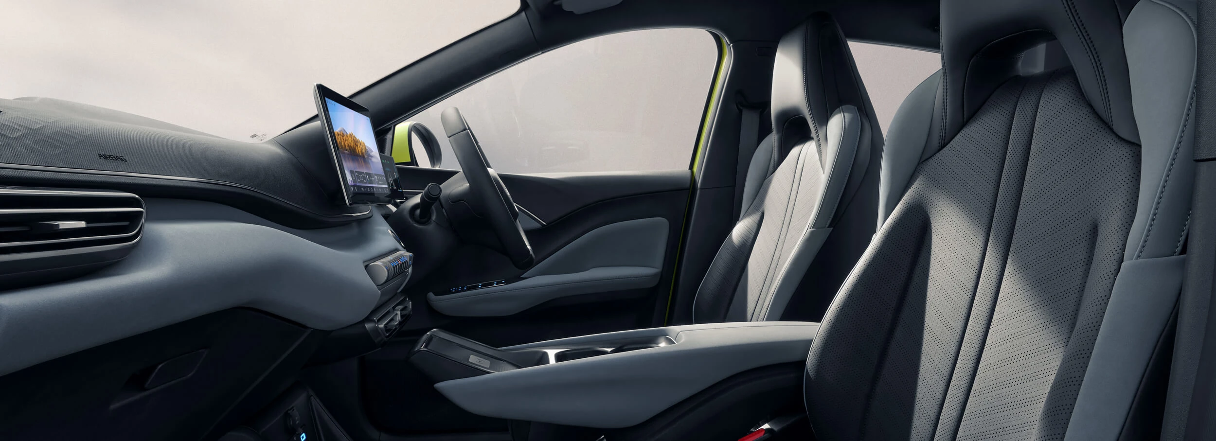 BYD ATTO 1 Premium frontseats view