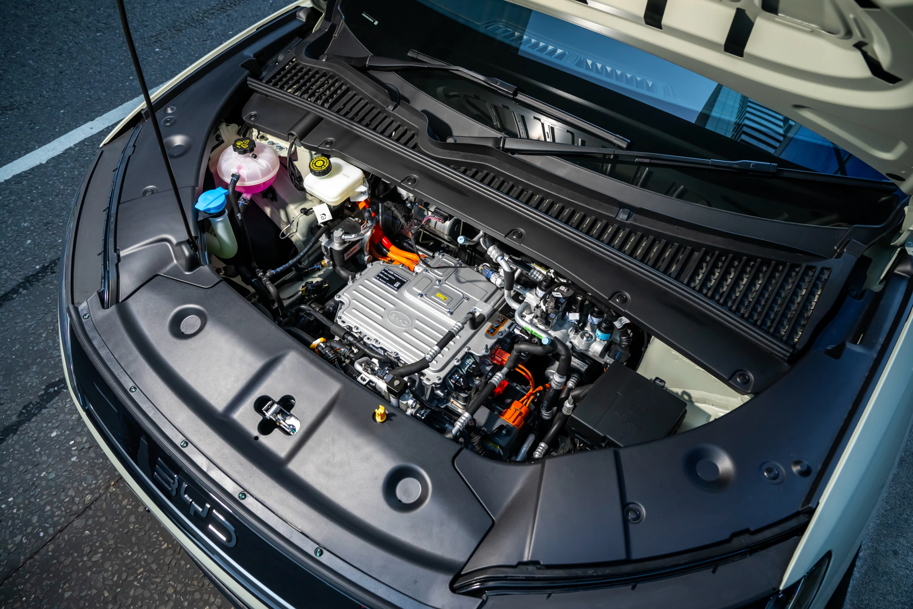 BYD ATTO 2 45.12 kWh frunk view