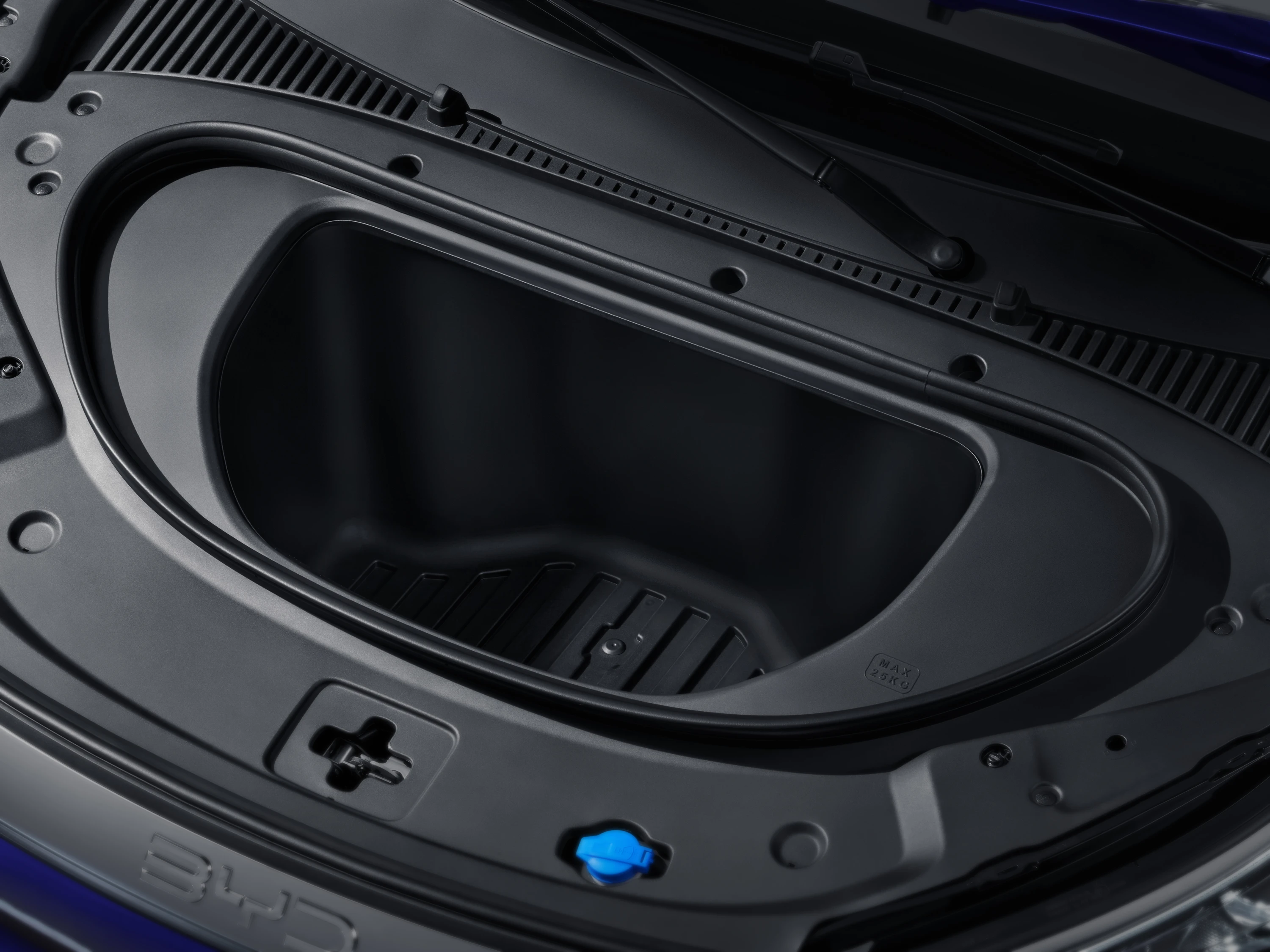 BYD ATTO 3 EVO AWD frunk view