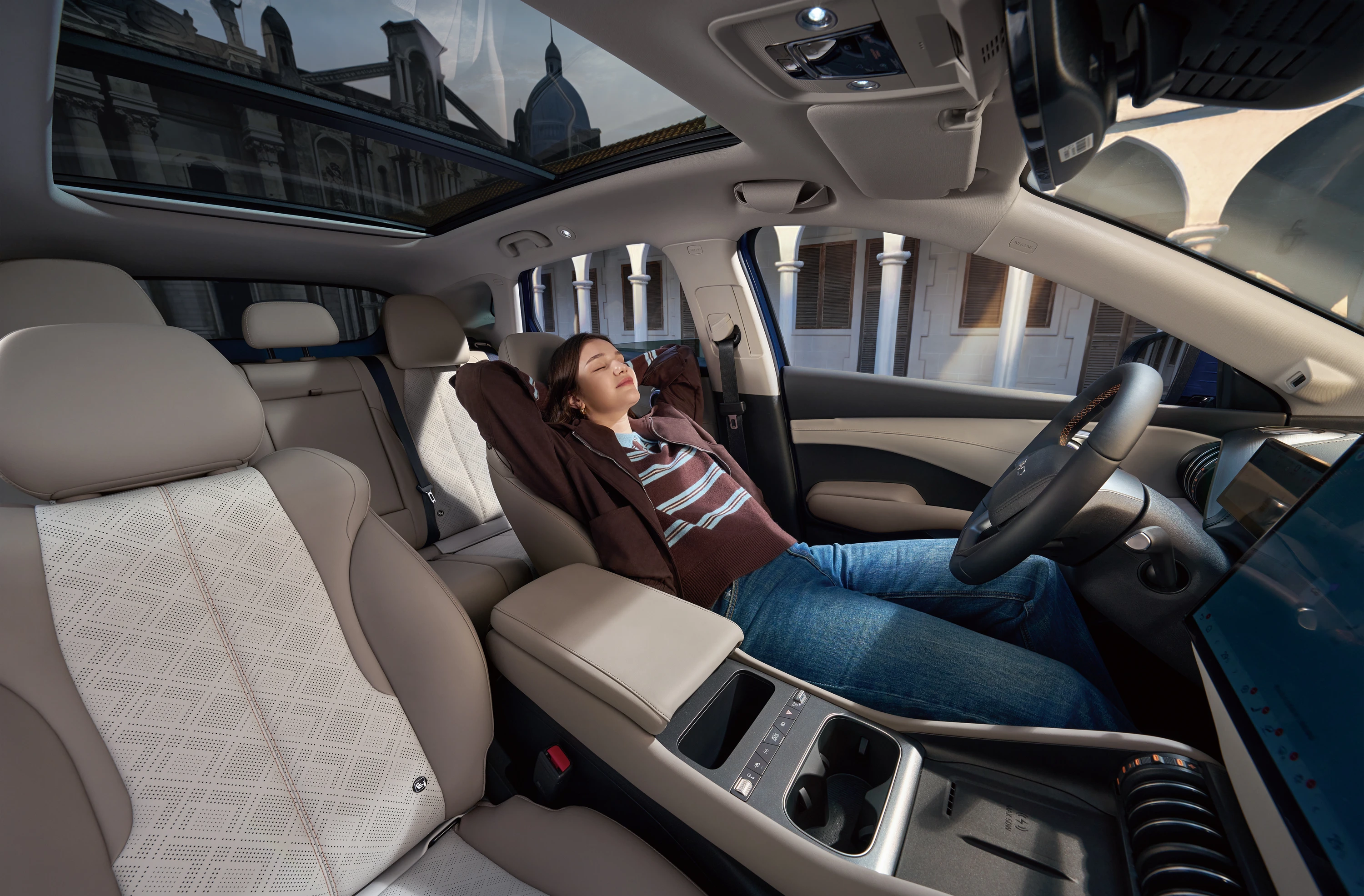 BYD ATTO 3 EVO AWD frontseats view