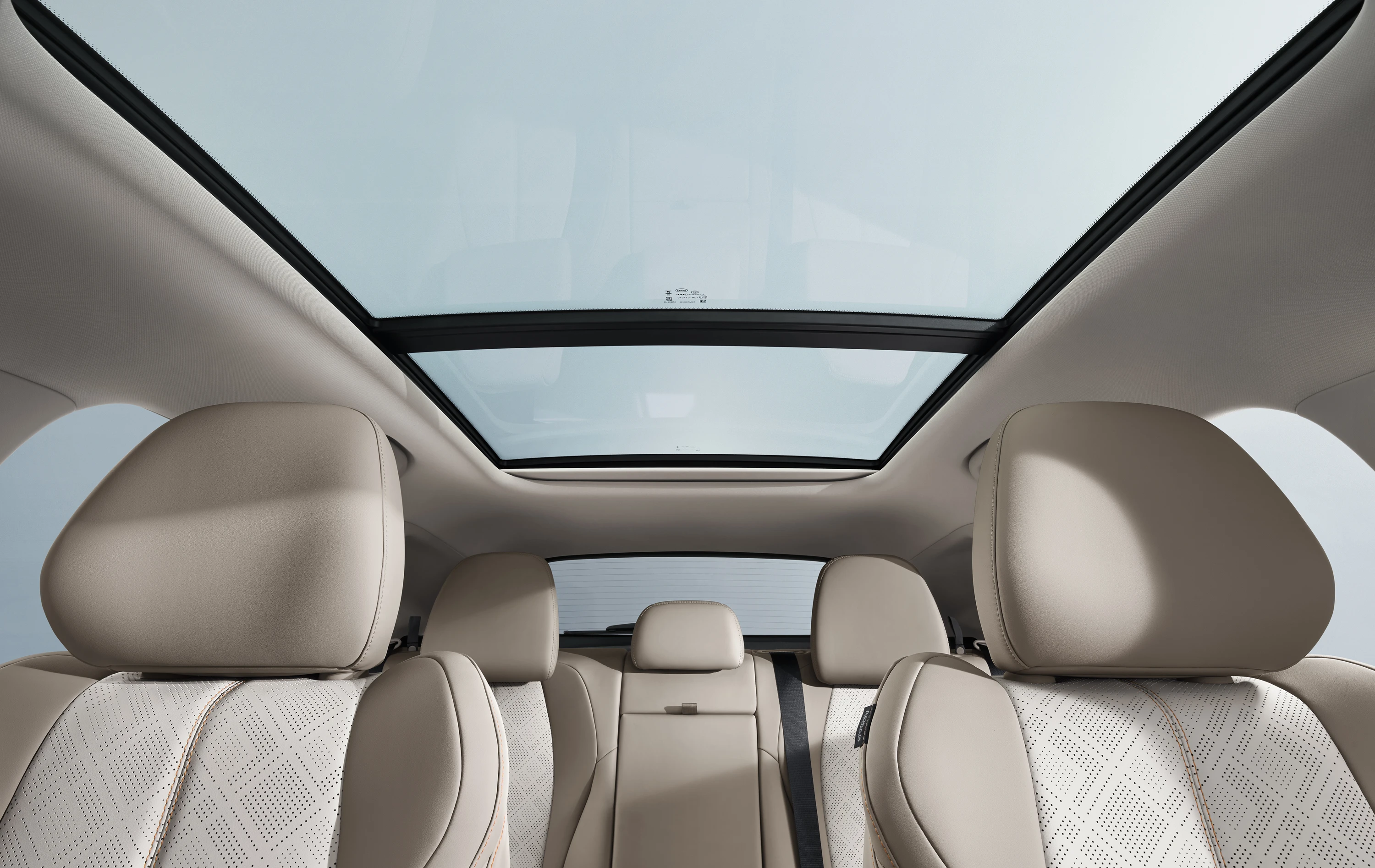 BYD ATTO 3 EVO AWD frontseats view