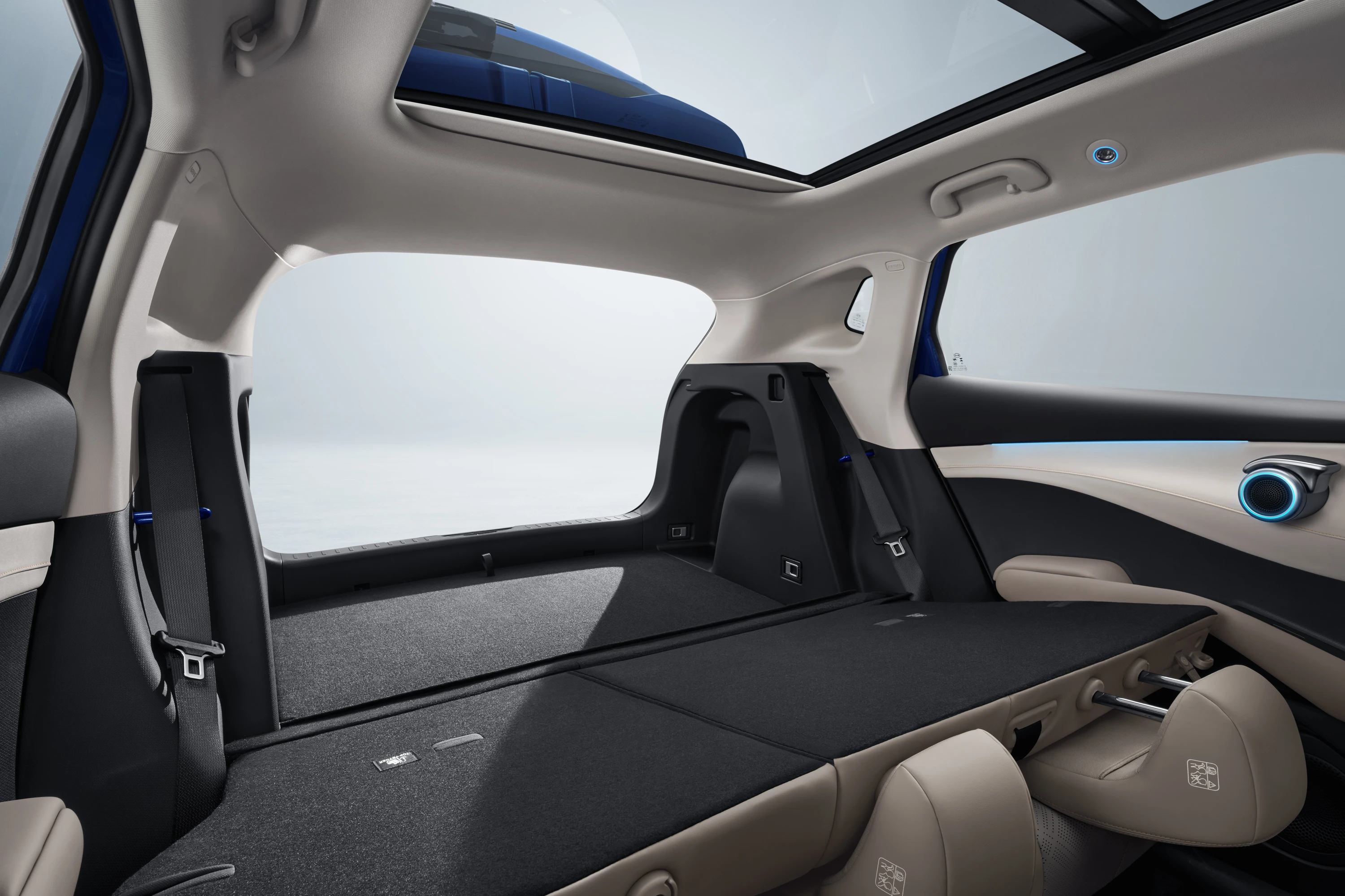 BYD ATTO 3 EVO AWD trunk view