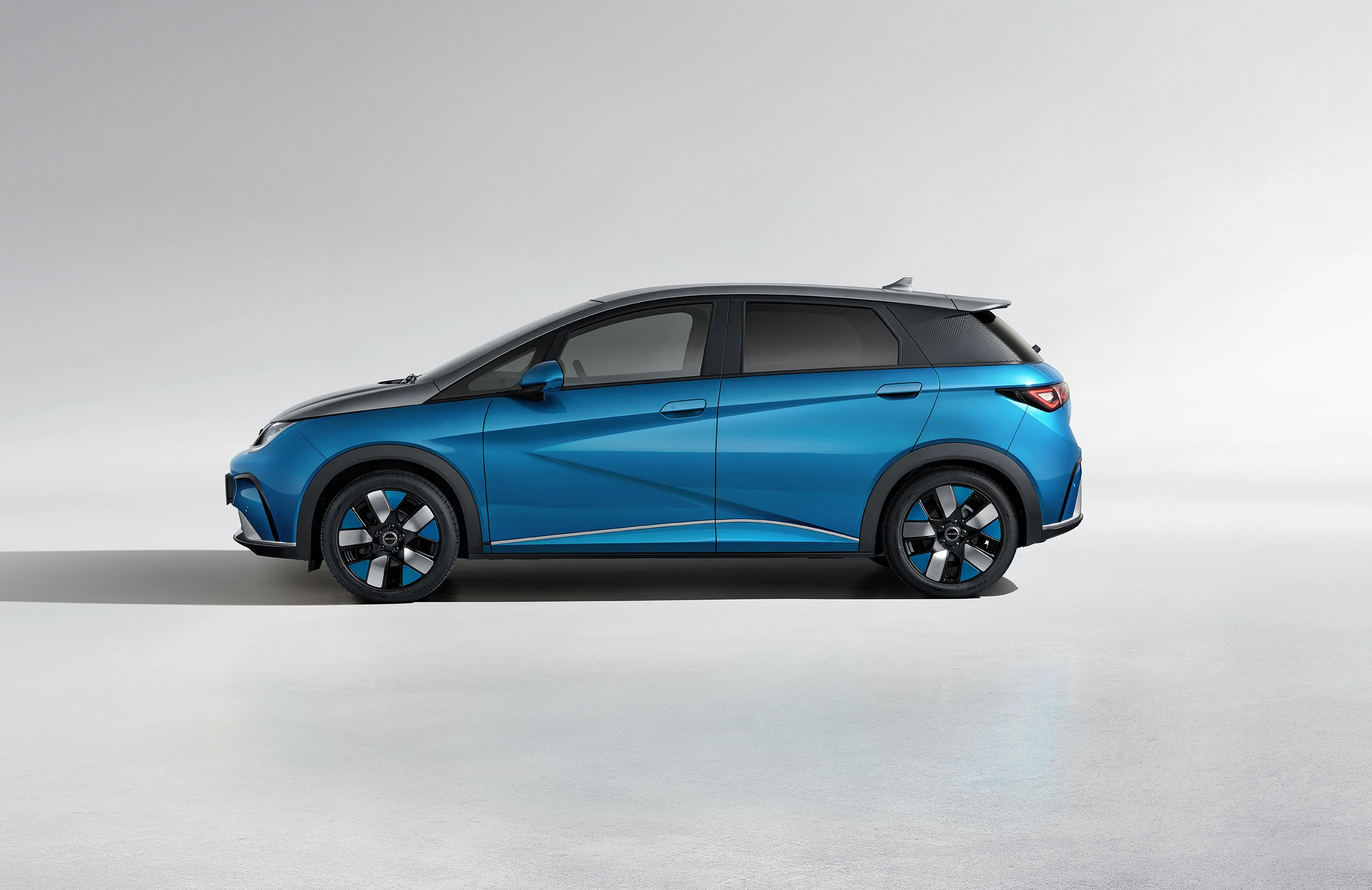 BYD Dolphin 44.9kWh exterior view