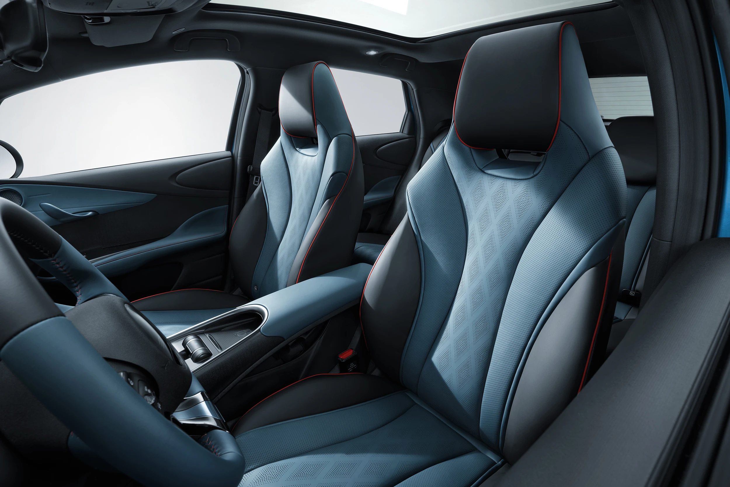BYD Dolphin 44.9kWh frontseats view