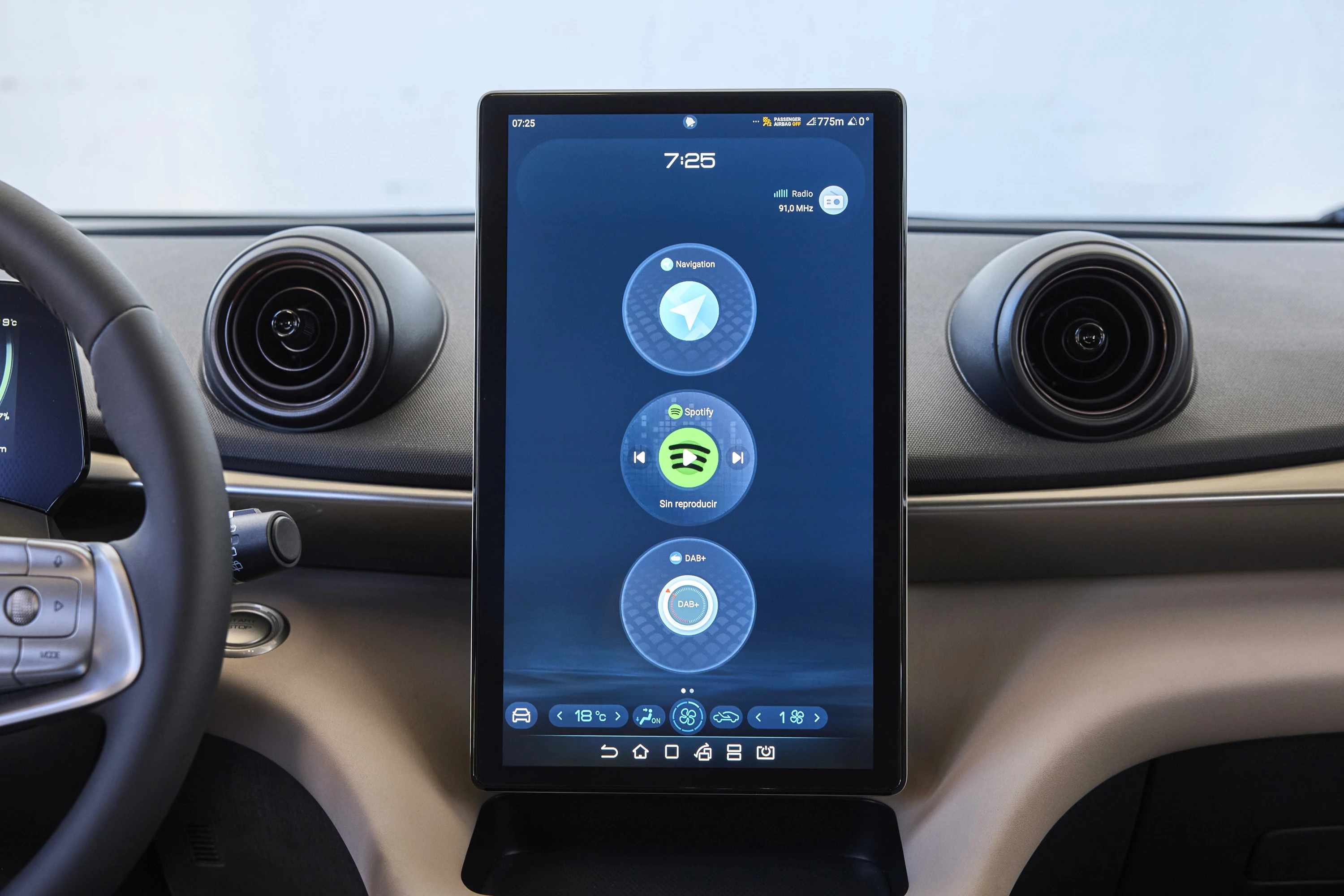 BYD Dolphin 44.9kWh screens view