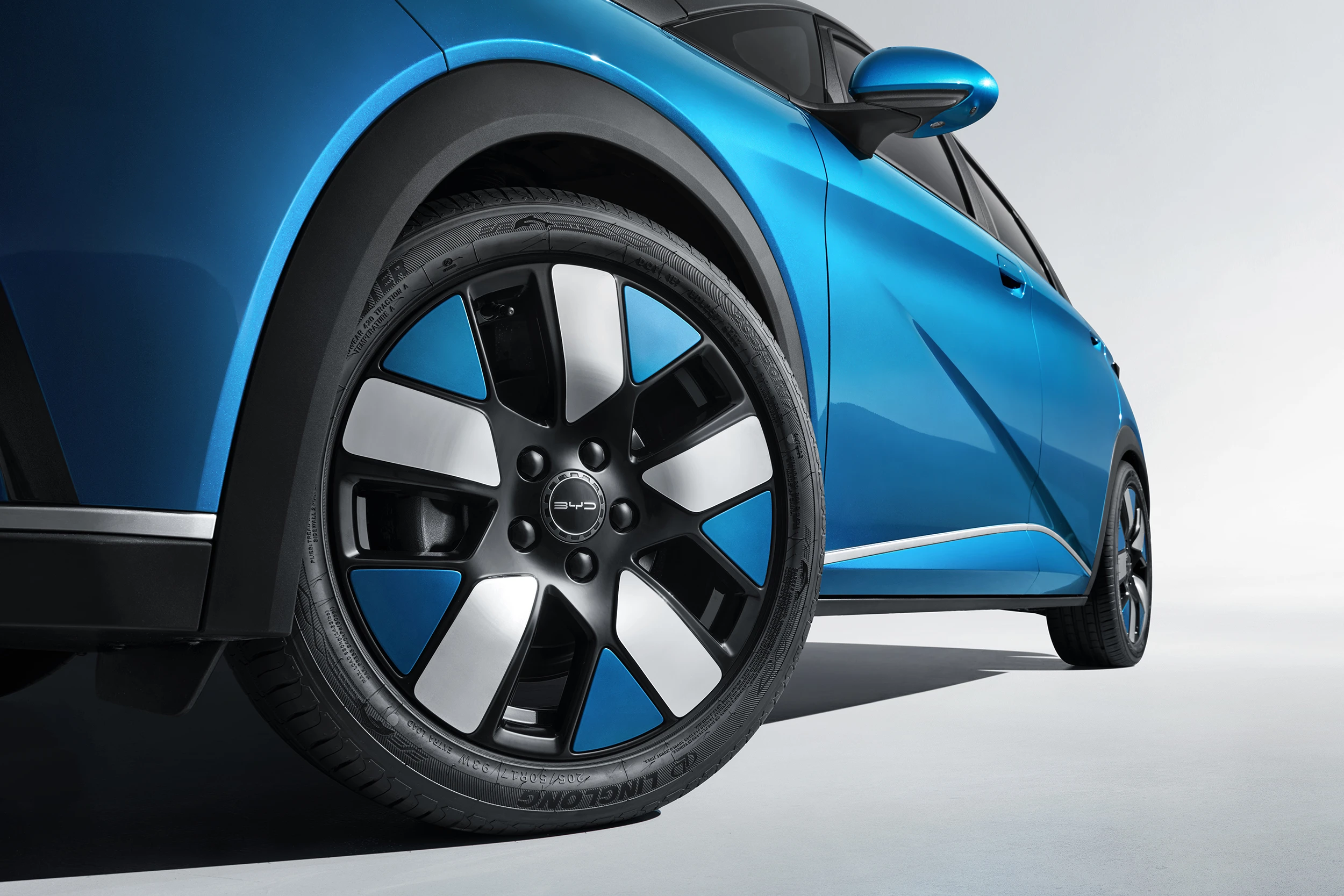 BYD Dolphin 44.9kWh wheels view