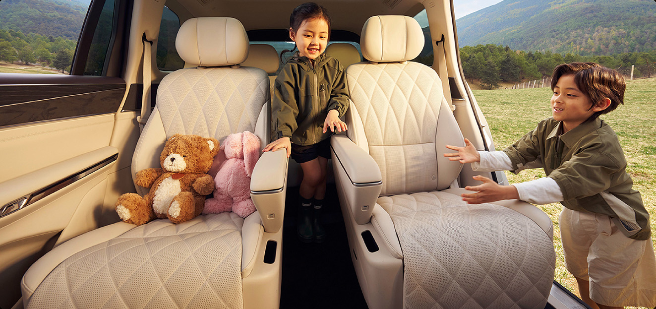BYD Great Tang EV 850 AWD secondrowseats view