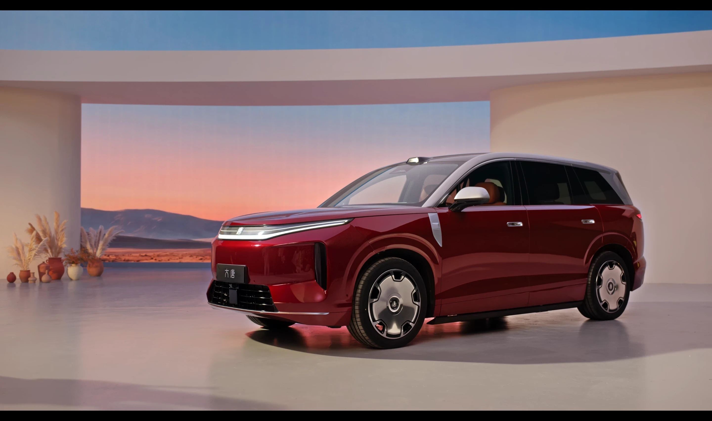 BYD Great Tang EV 850 AWD exterior view