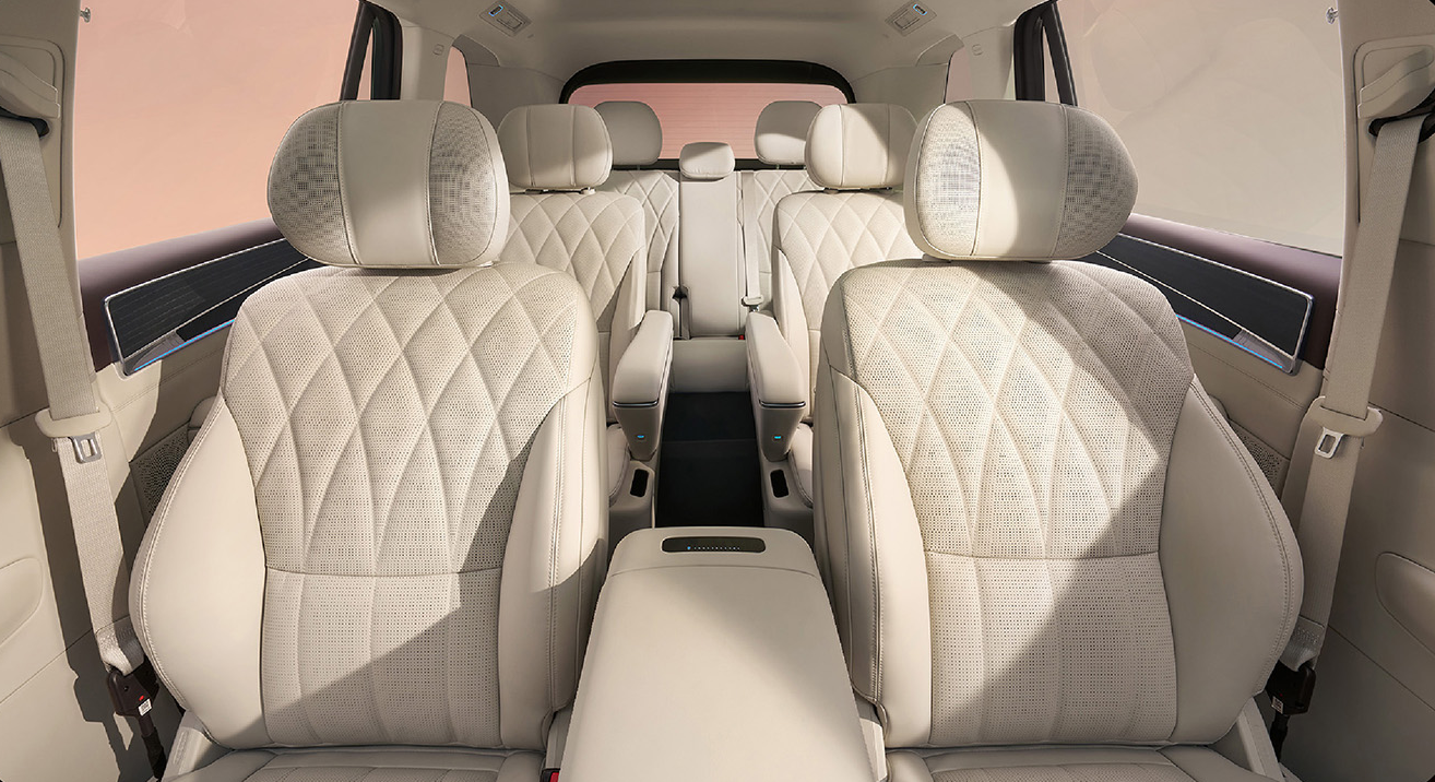 BYD Great Tang EV 850 AWD frontseats view