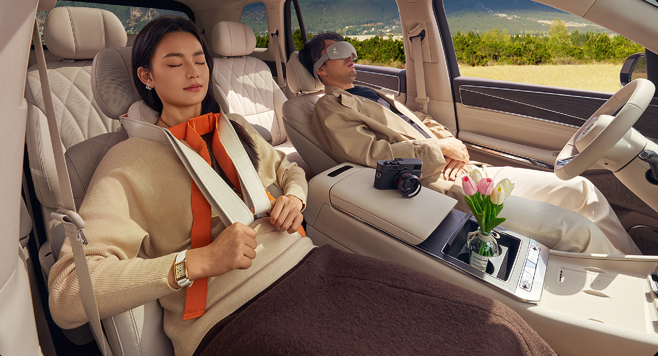 BYD Great Tang EV 950 RWD frontseats view