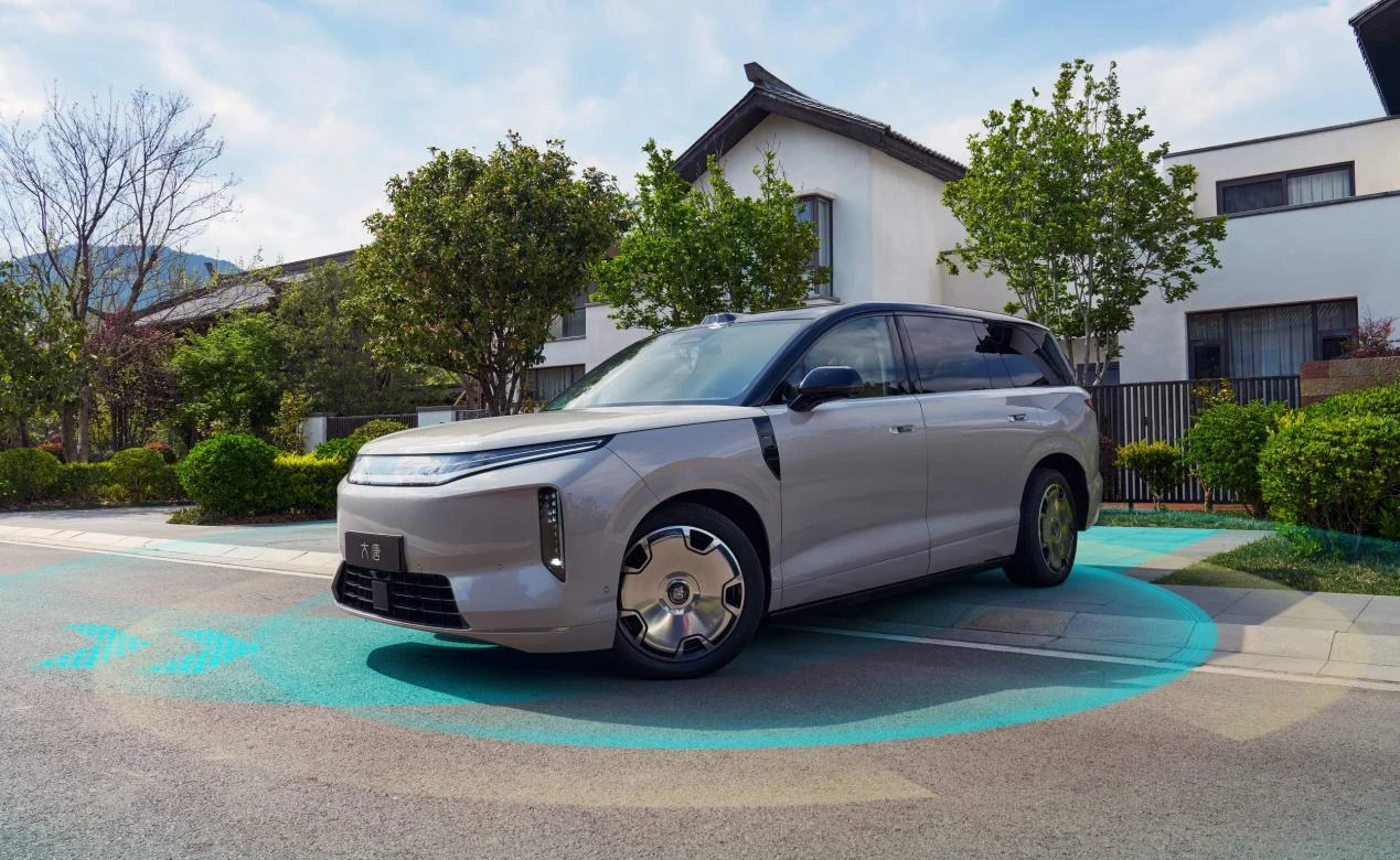 BYD Great Tang EV 950 RWD technology view