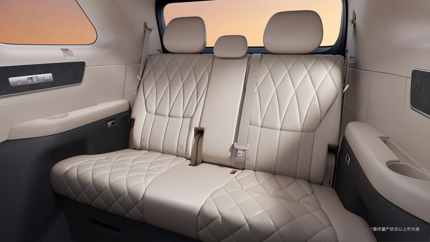 BYD Great Tang EV 950 RWD thidrowseats view