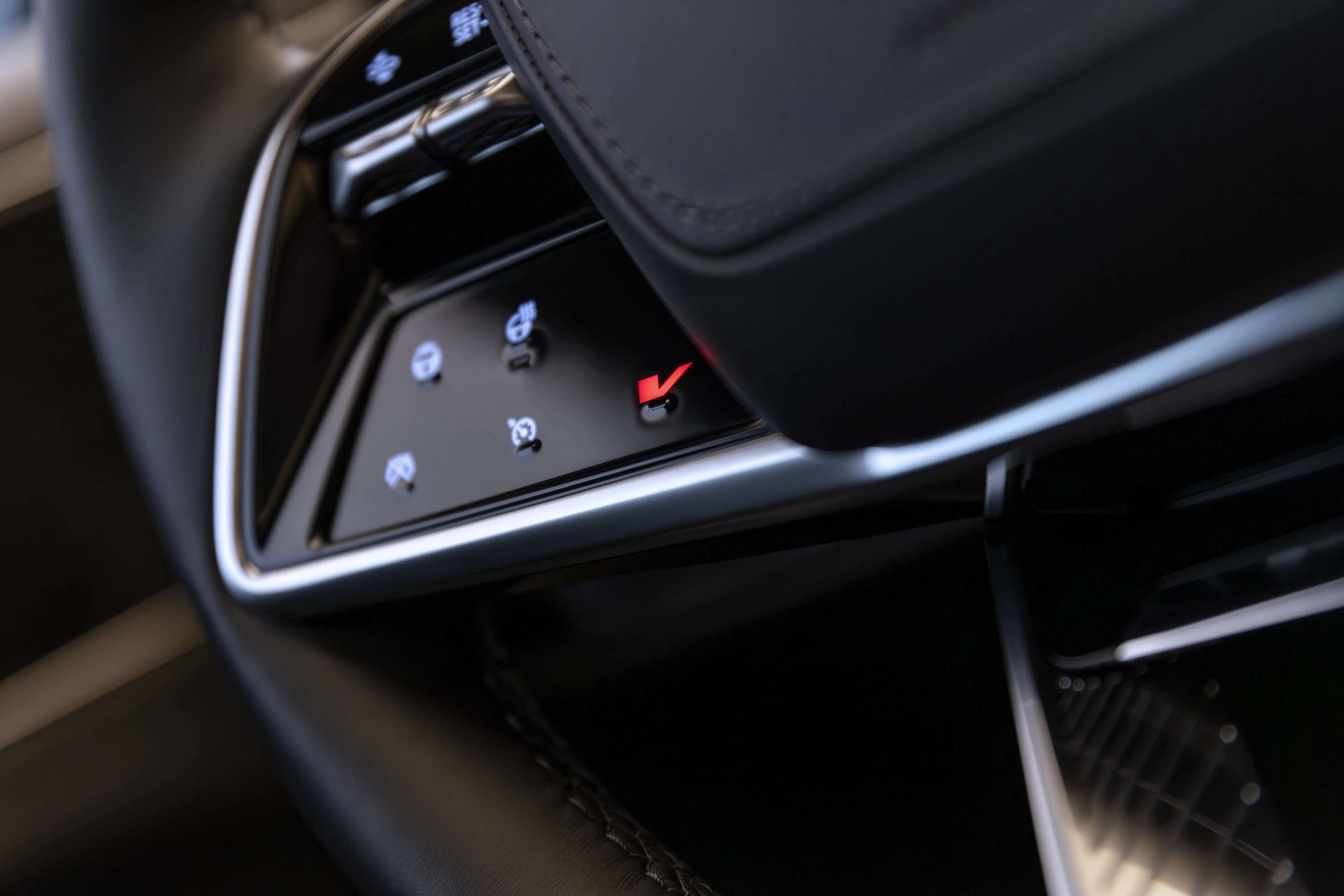 Cadillac LYRIQ-V details view