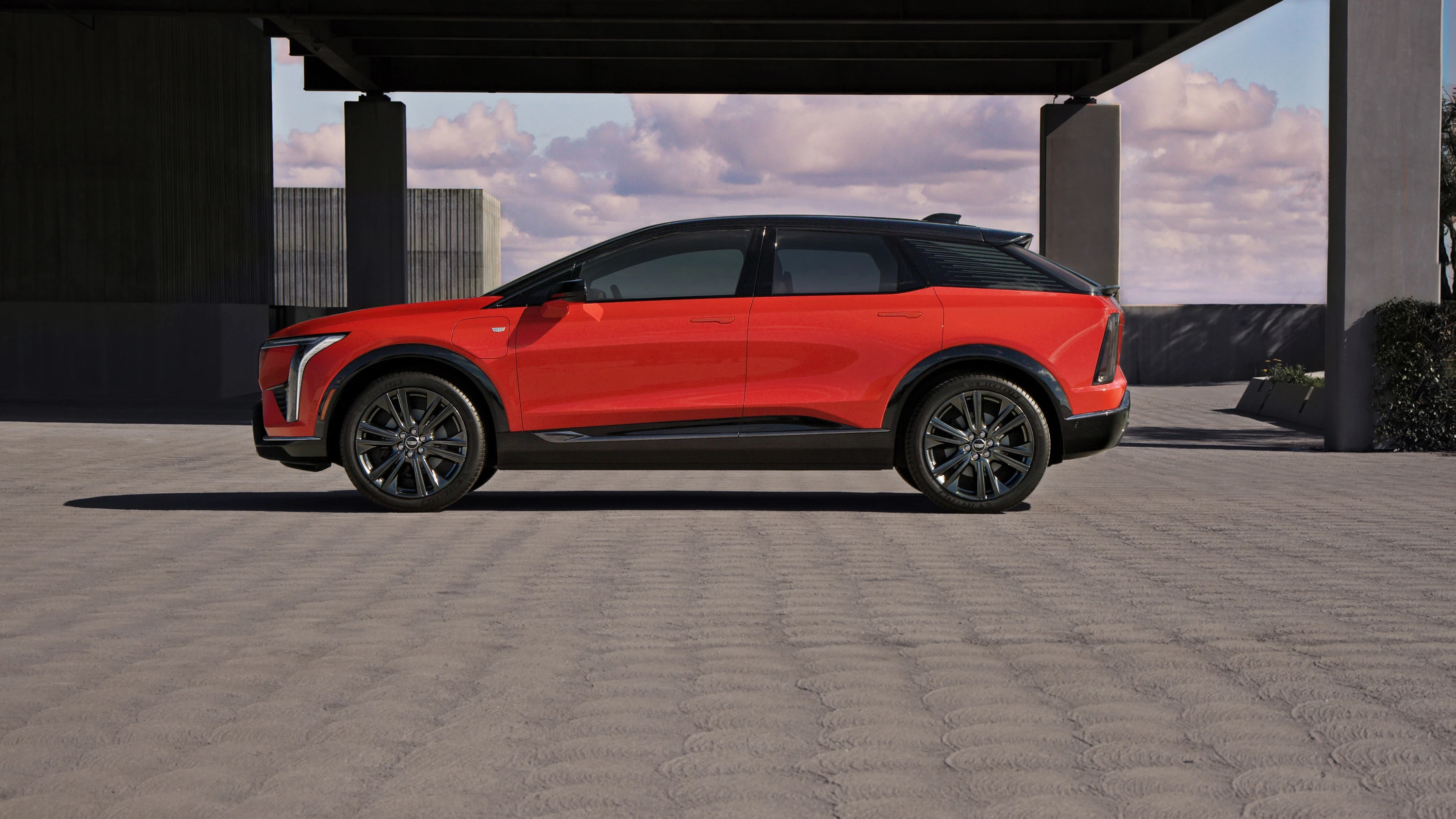 Cadillac OPTIQ AWD exterior view