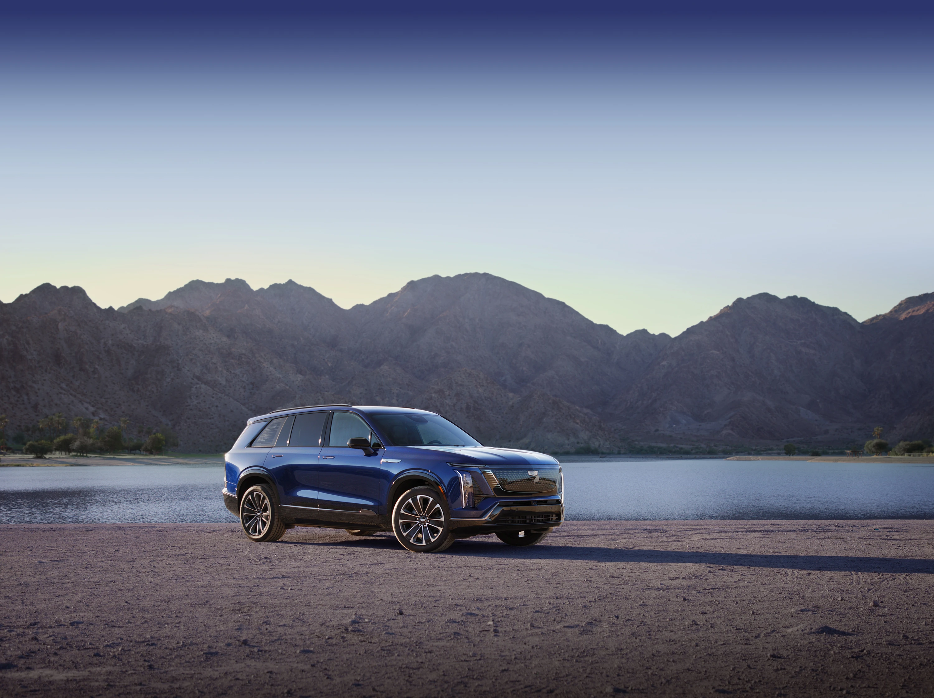 Cadillac VISTIQ AWD exterior view