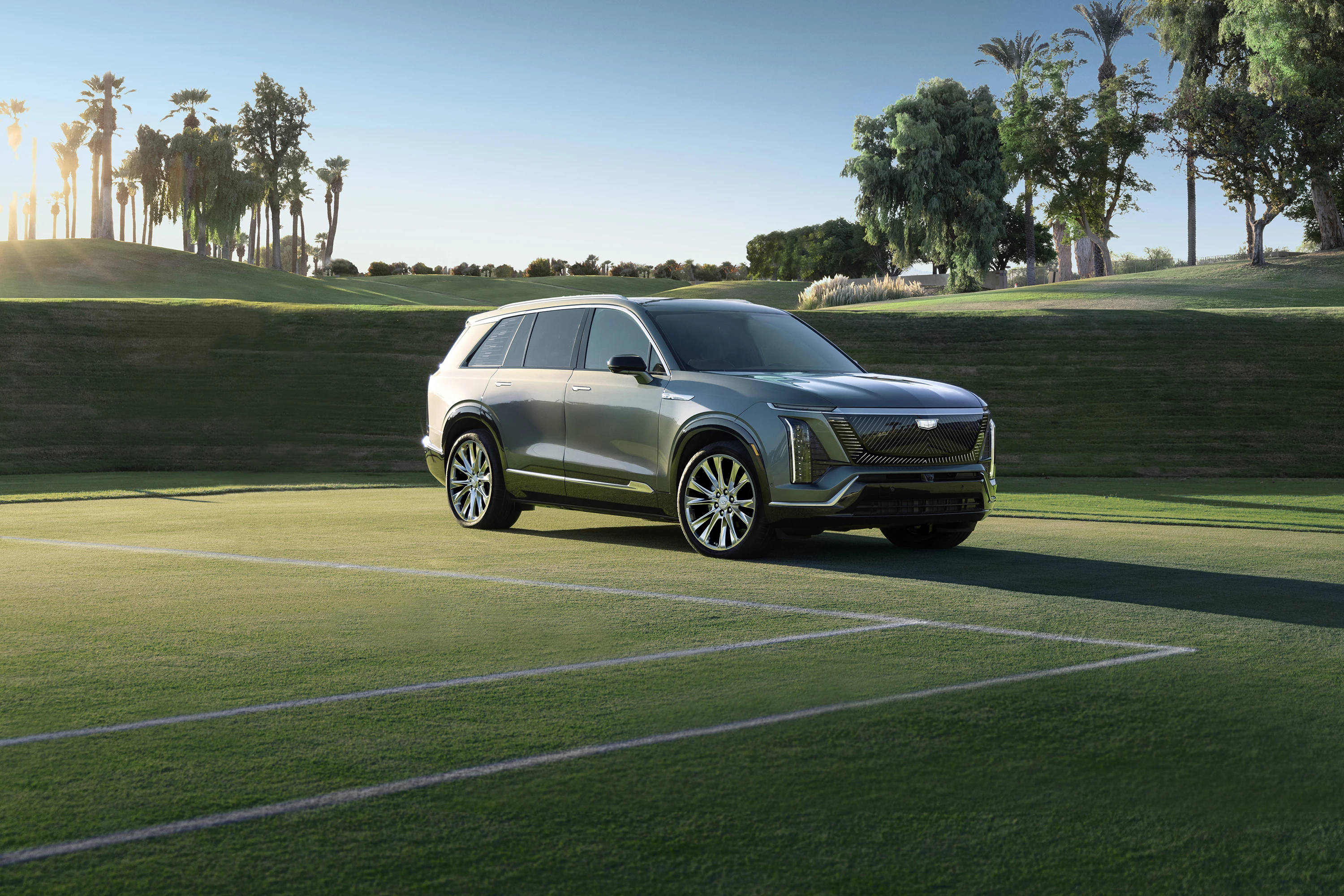 Cadillac VISTIQ AWD exterior view