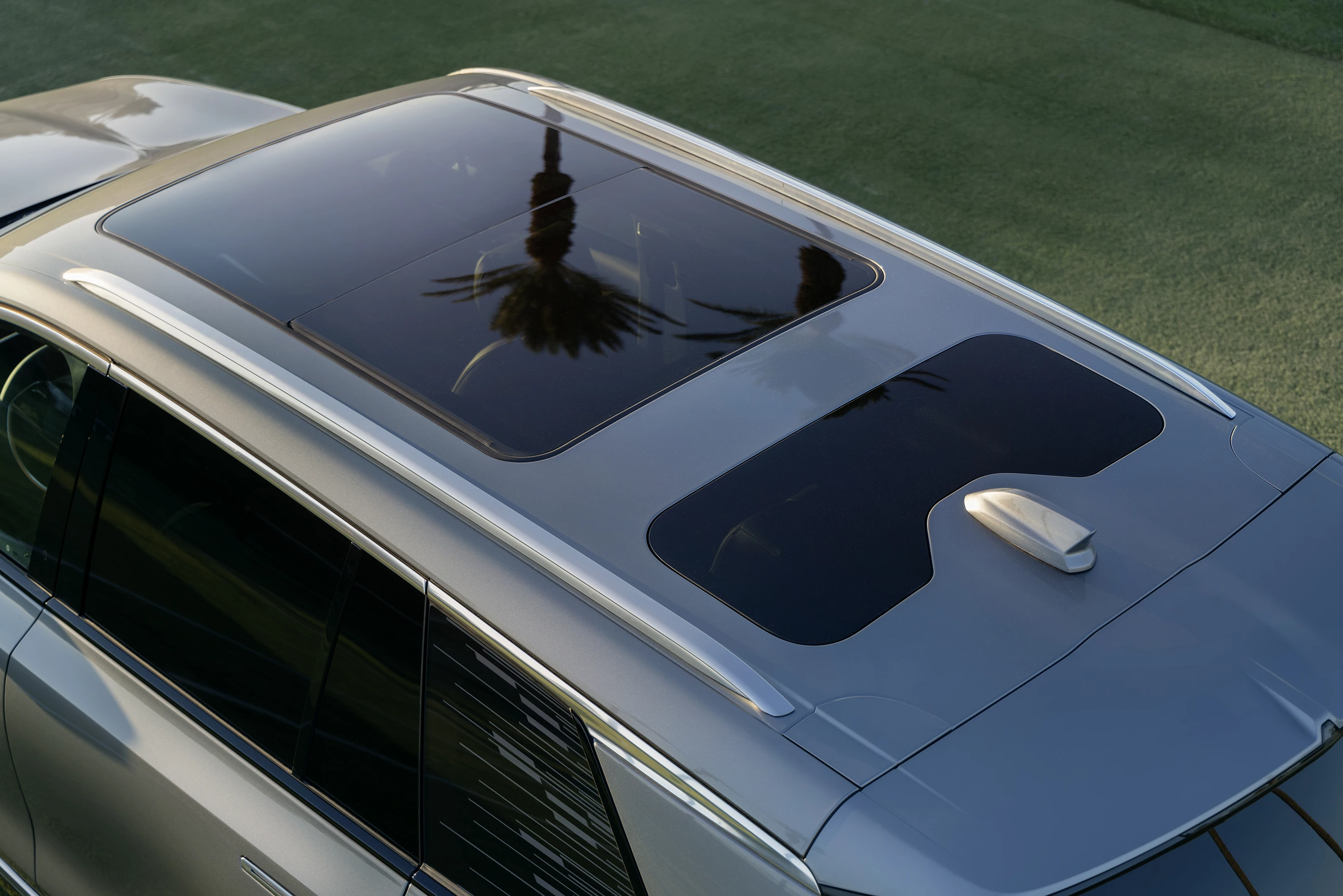 Cadillac VISTIQ AWD roof view