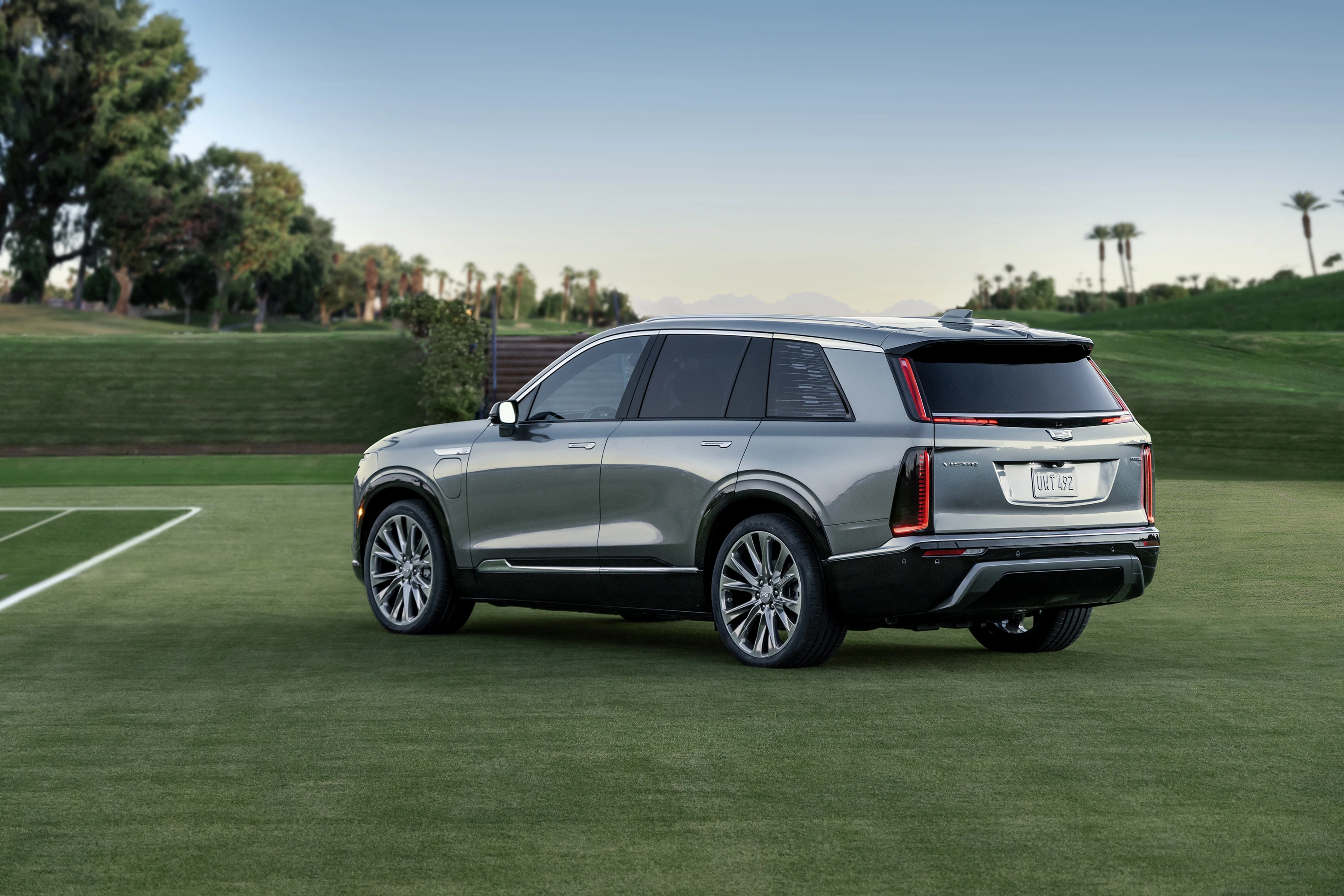 Cadillac VISTIQ AWD exterior view