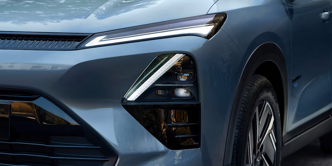 Chevrolet Captiva EV 60 kWh headlights view