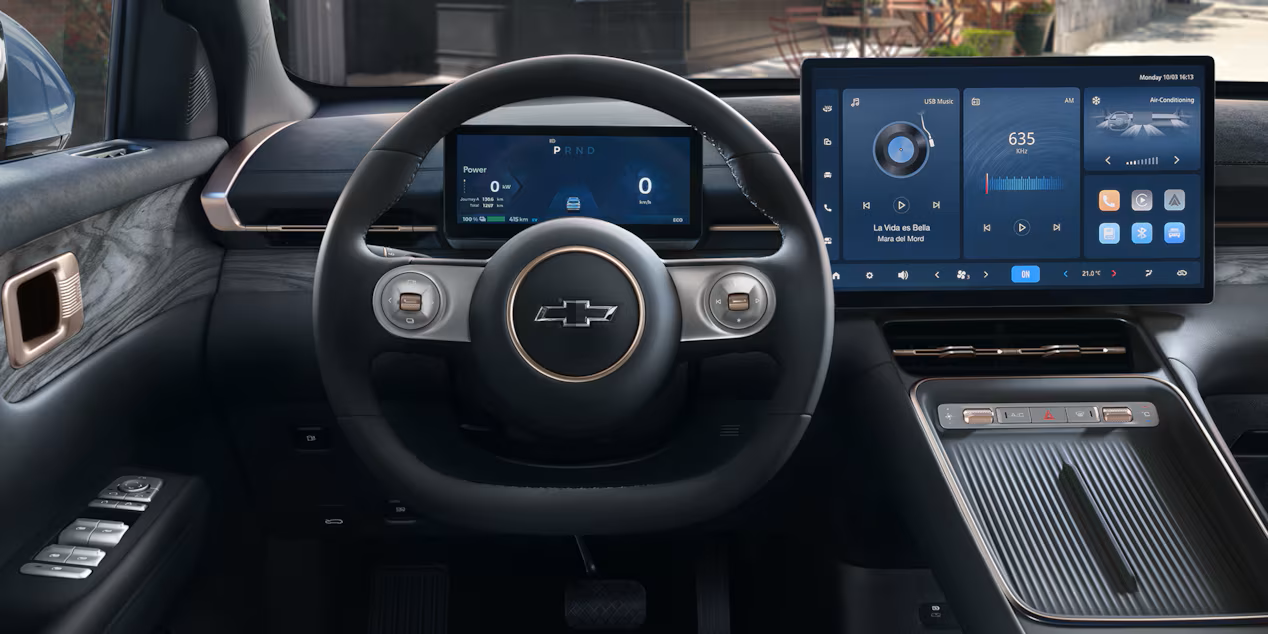 Chevrolet Captiva EV 60 kWh screens view