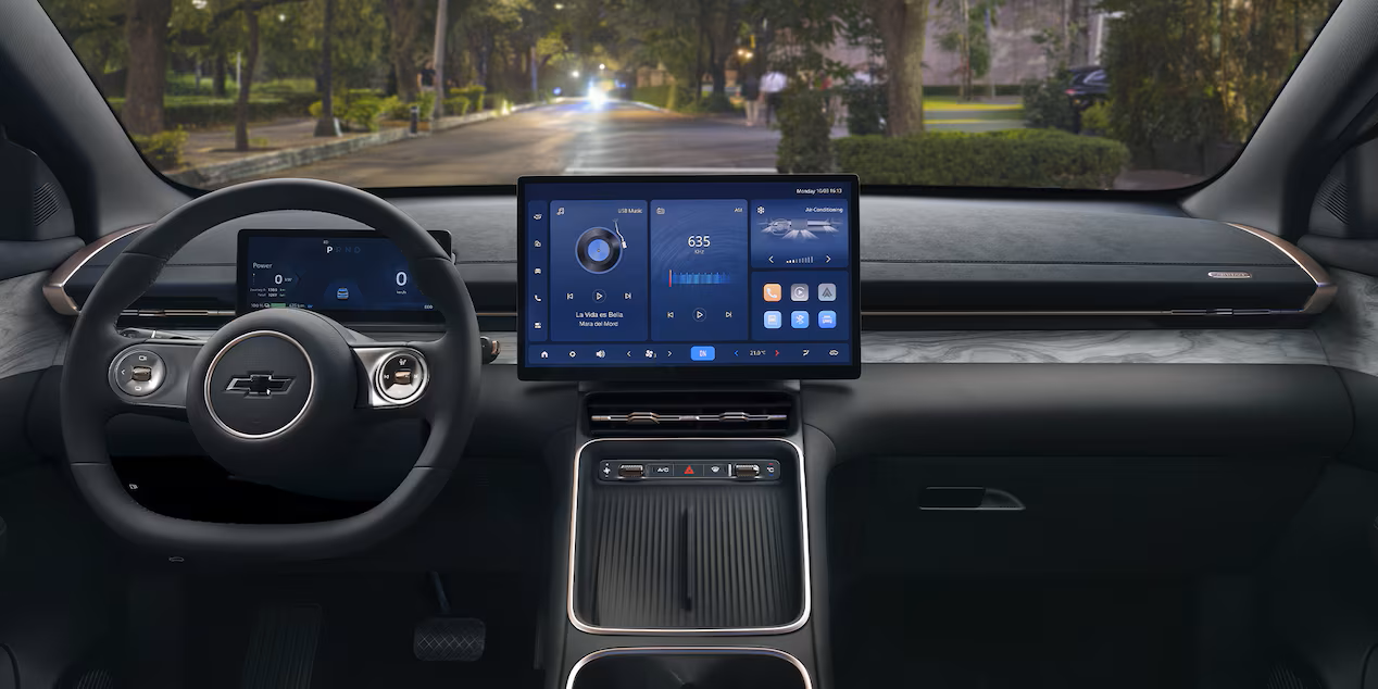 Chevrolet Captiva EV 60 kWh screens view